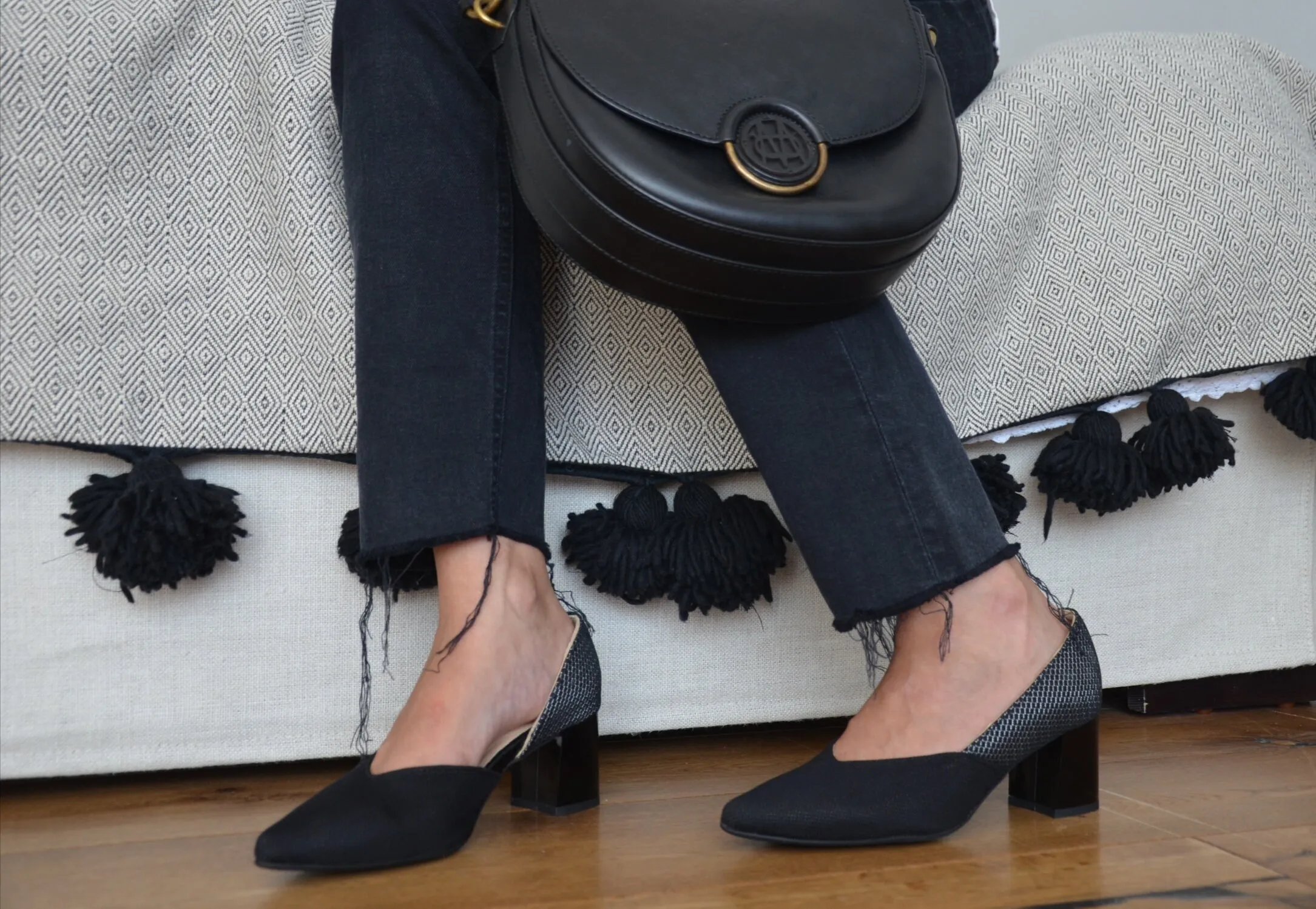 #9 BLACK & BLACK BLOCK HEELS