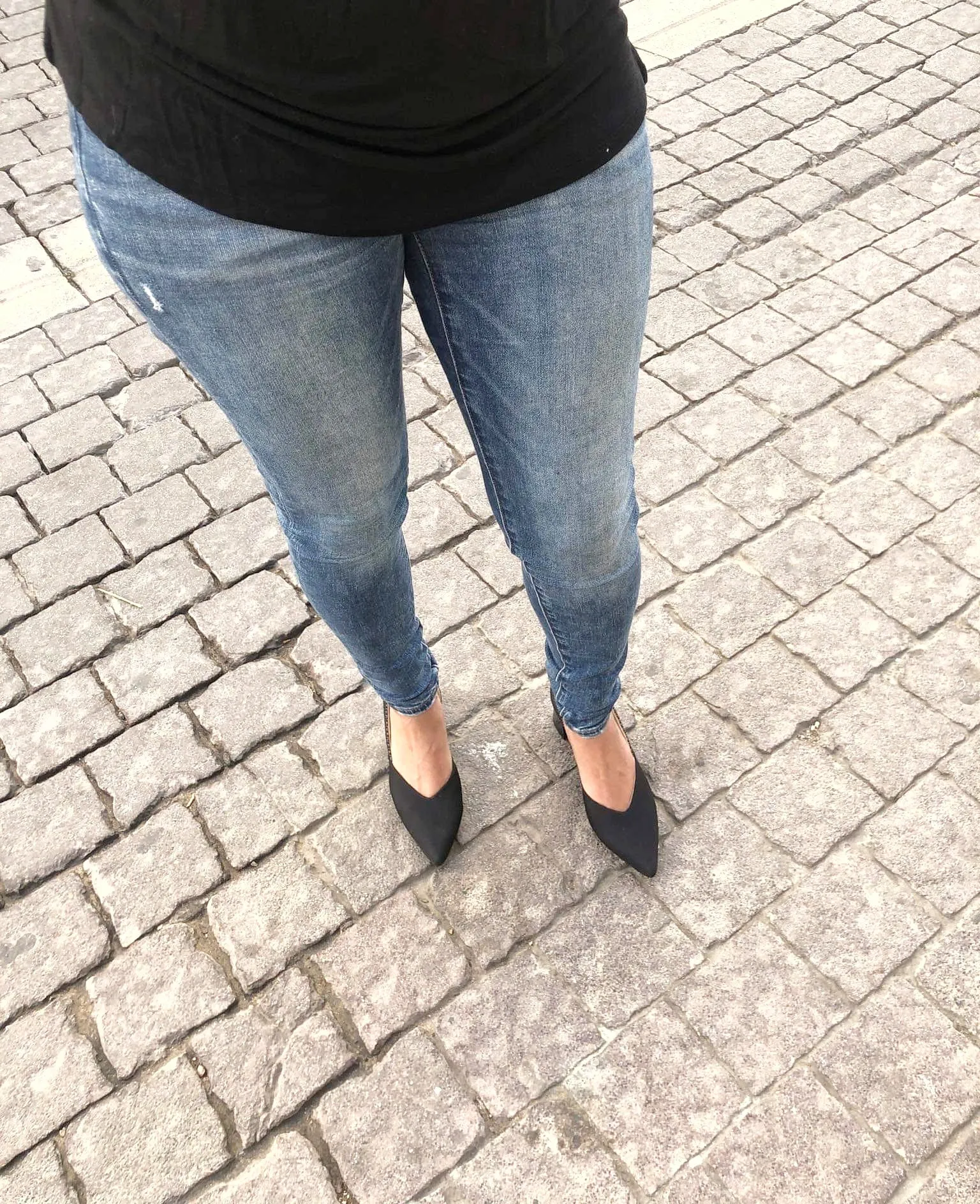 #9 BLACK & BLACK BLOCK HEELS