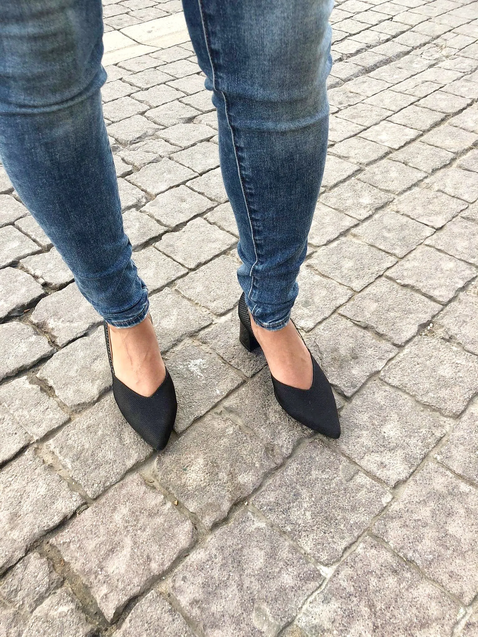 #9 BLACK & BLACK BLOCK HEELS