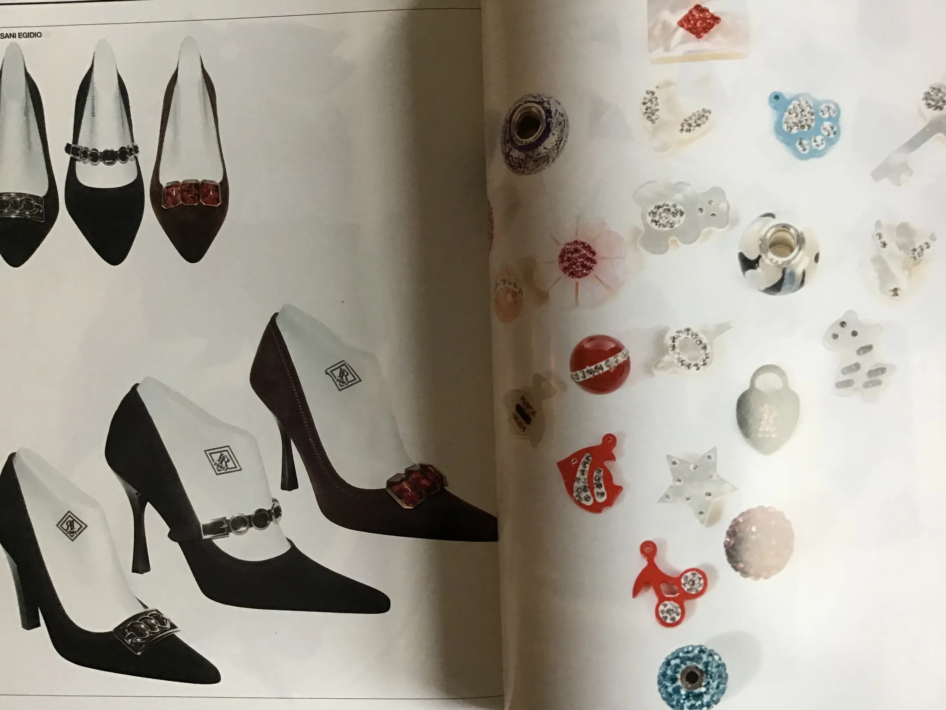 Ars Sutoria Trends Guide A/W 2011/2012 Leather Textile Accessories—S/S 2011 Headline Shoes Women Men