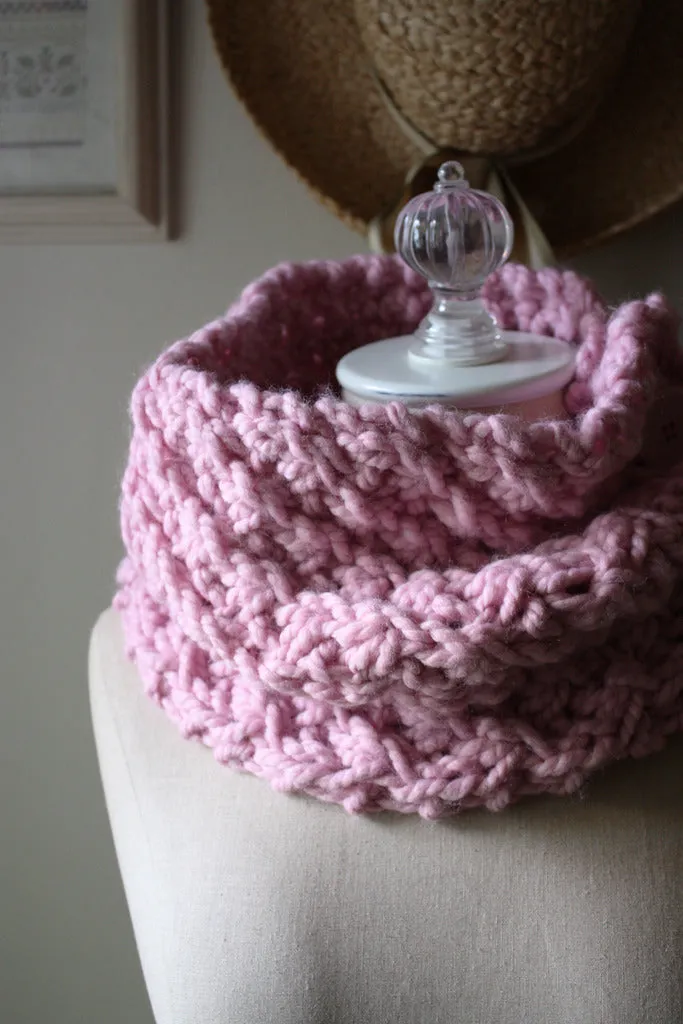 Asterisque Cowl Knitting Pattern