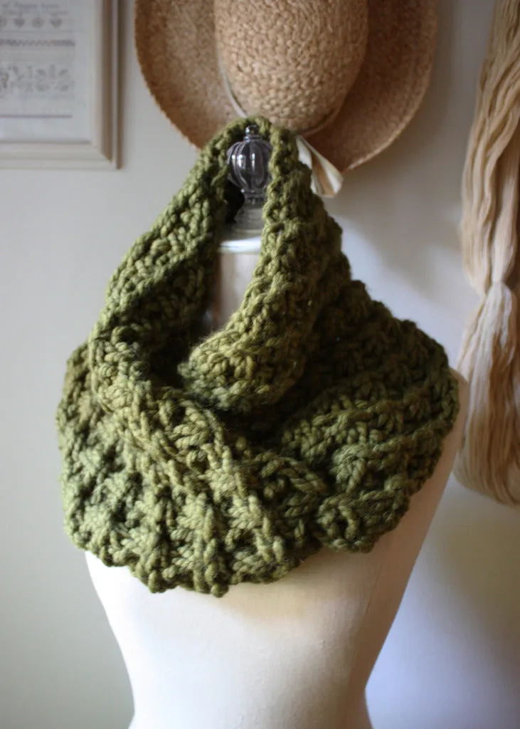 Asterisque Cowl Knitting Pattern
