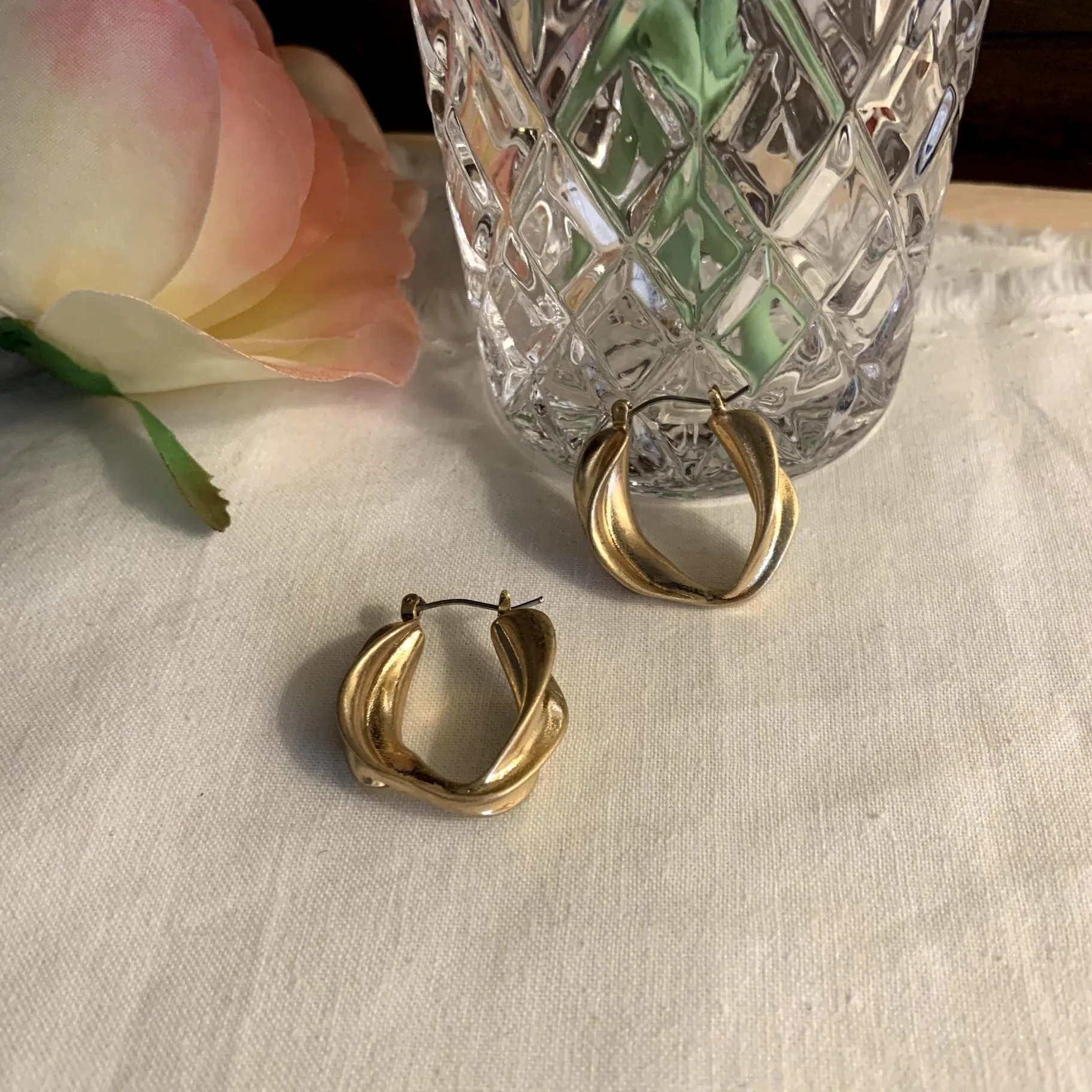 Big Twisted Hoop earrings