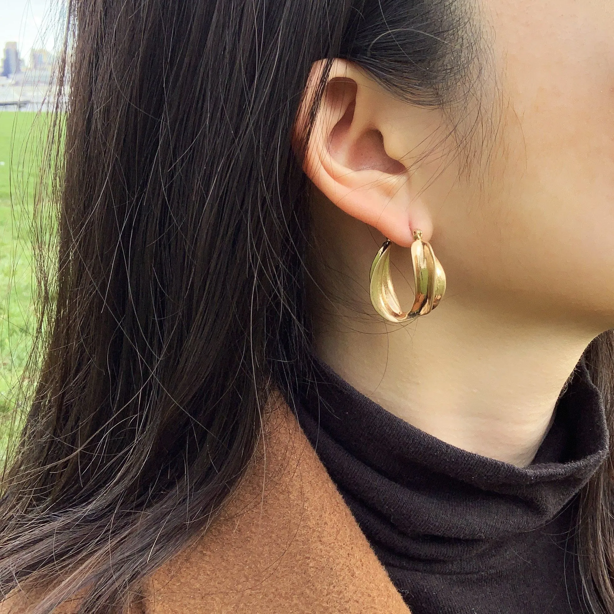 Big Twisted Hoop earrings