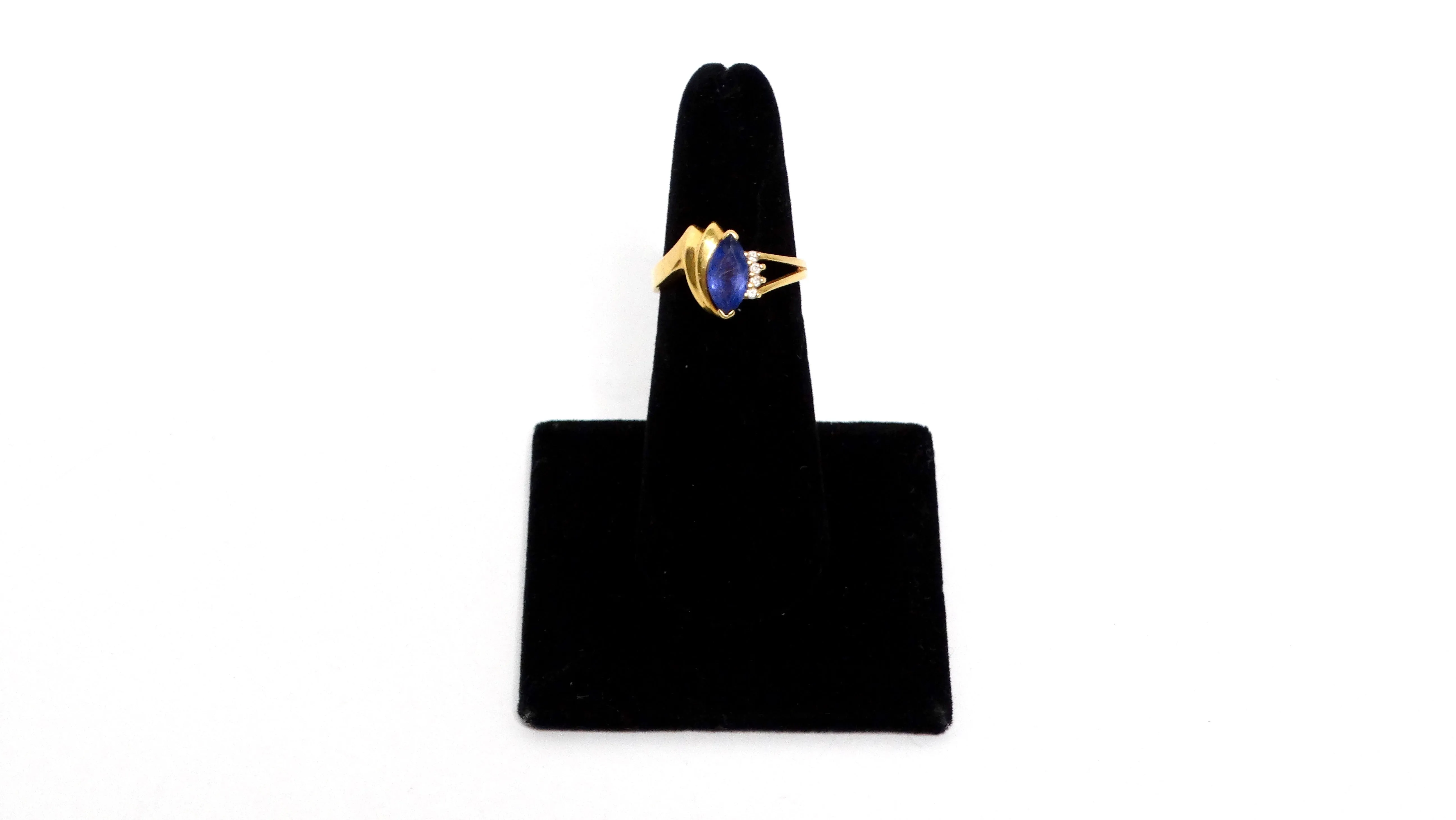 Blue Sapphire & 4 Diamond Vintage 14k Gold Ring