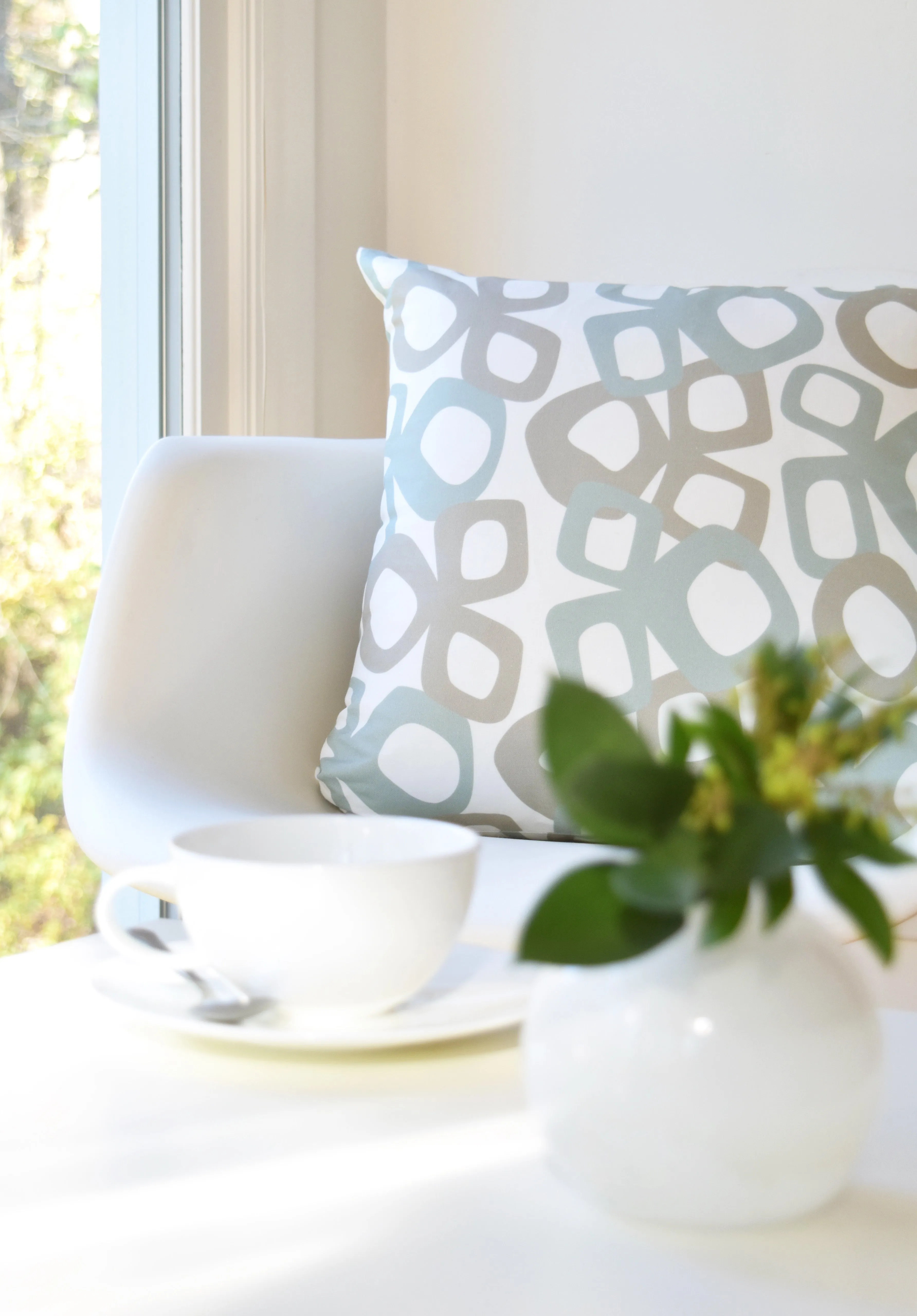 Bow Linen Cotton Pillow (18x18) – Stone