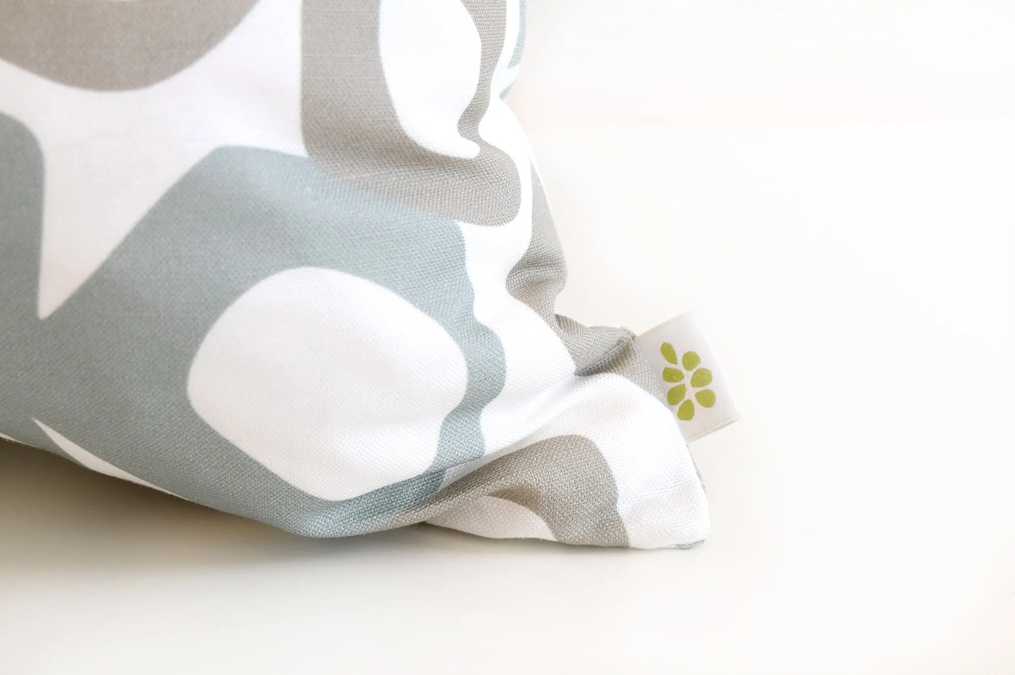 Bow Linen Cotton Pillow (18x18) – Stone