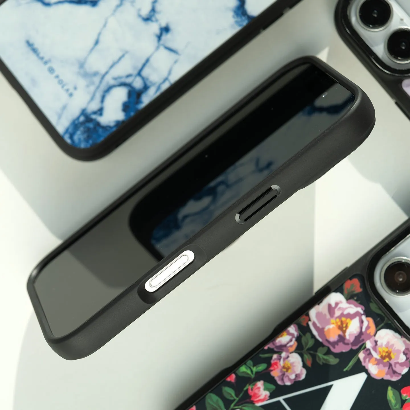 Classic White - iPhone 16 Pro Max Frosted Black Bumper MagSafe Case