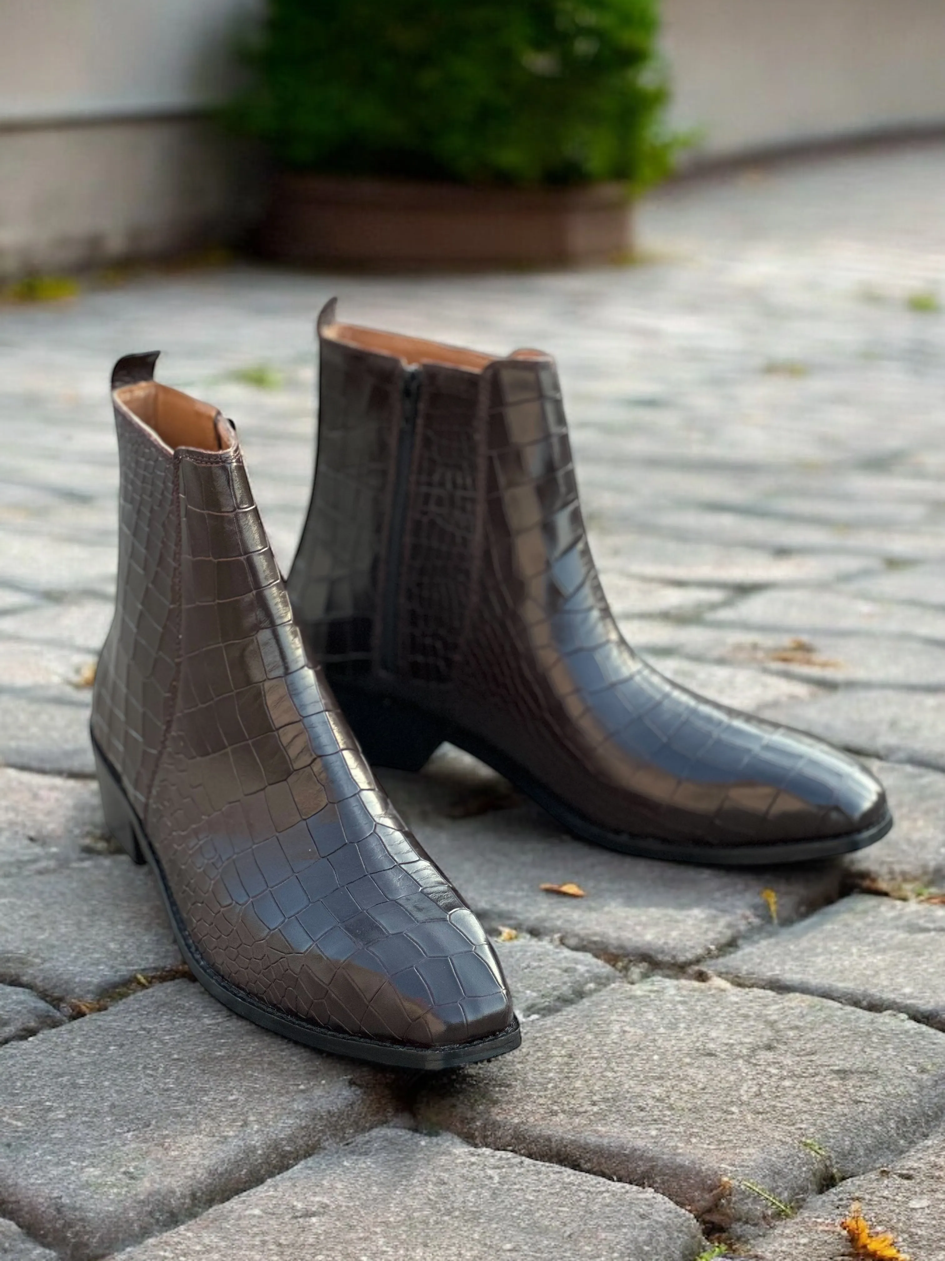 Dark Oak Legacy Chelsea Boots