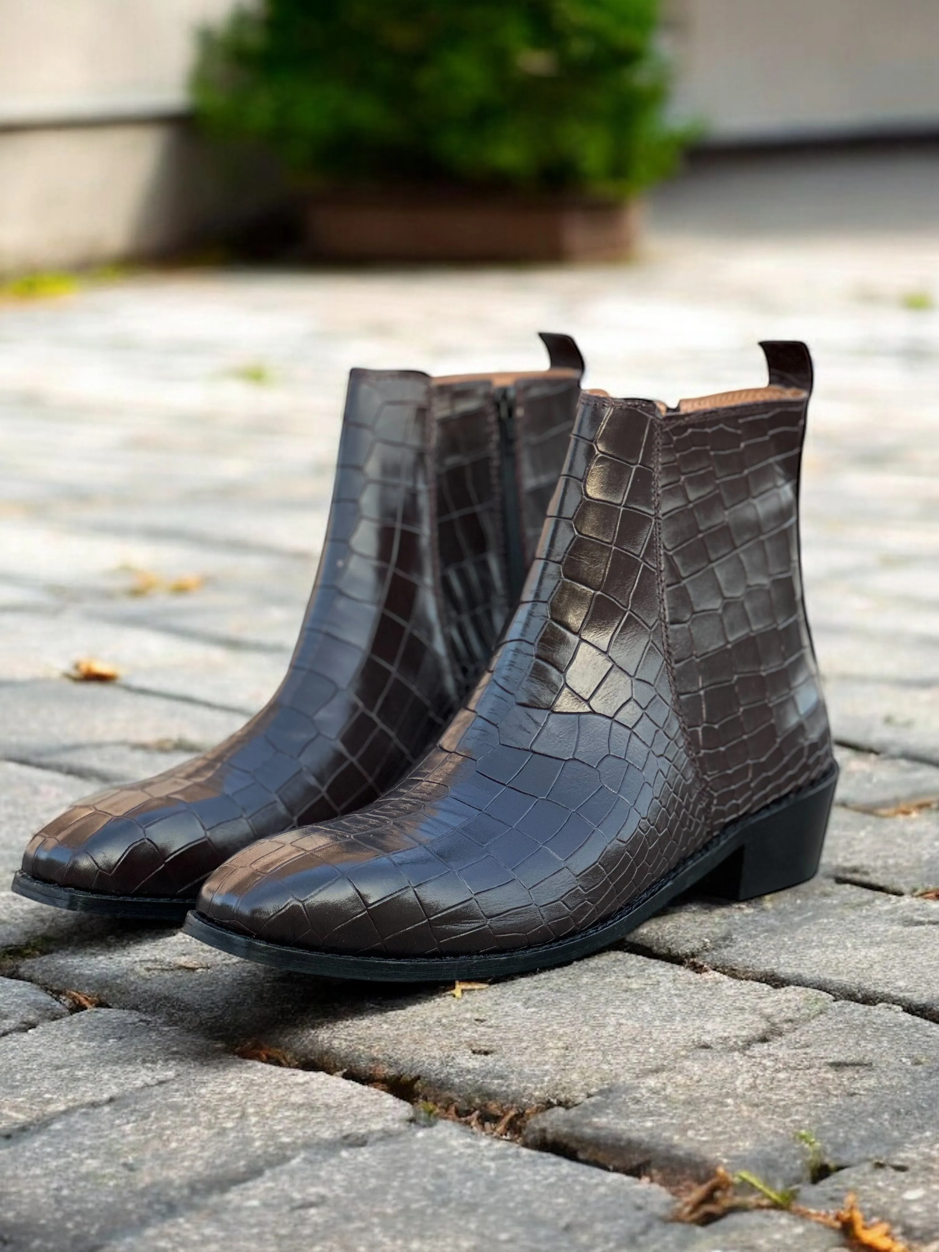 Dark Oak Legacy Chelsea Boots