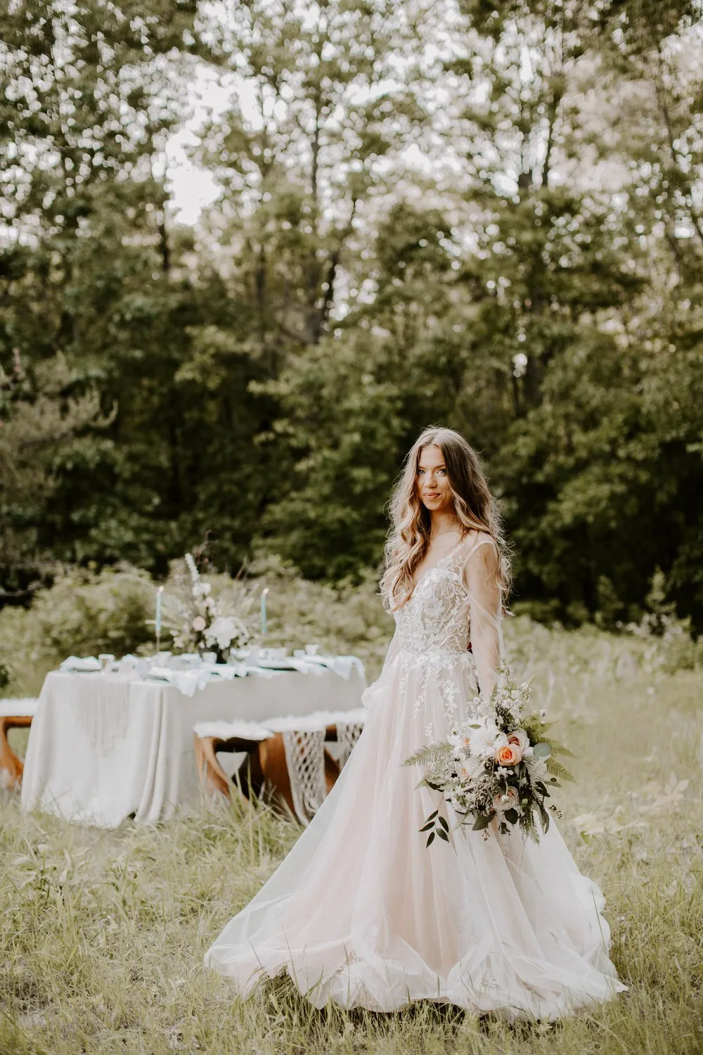 Exquisite Lace Appliques Long Sleeve Wedding Dress Sexy V-neck Rustic Wedding Dresses PIN0713