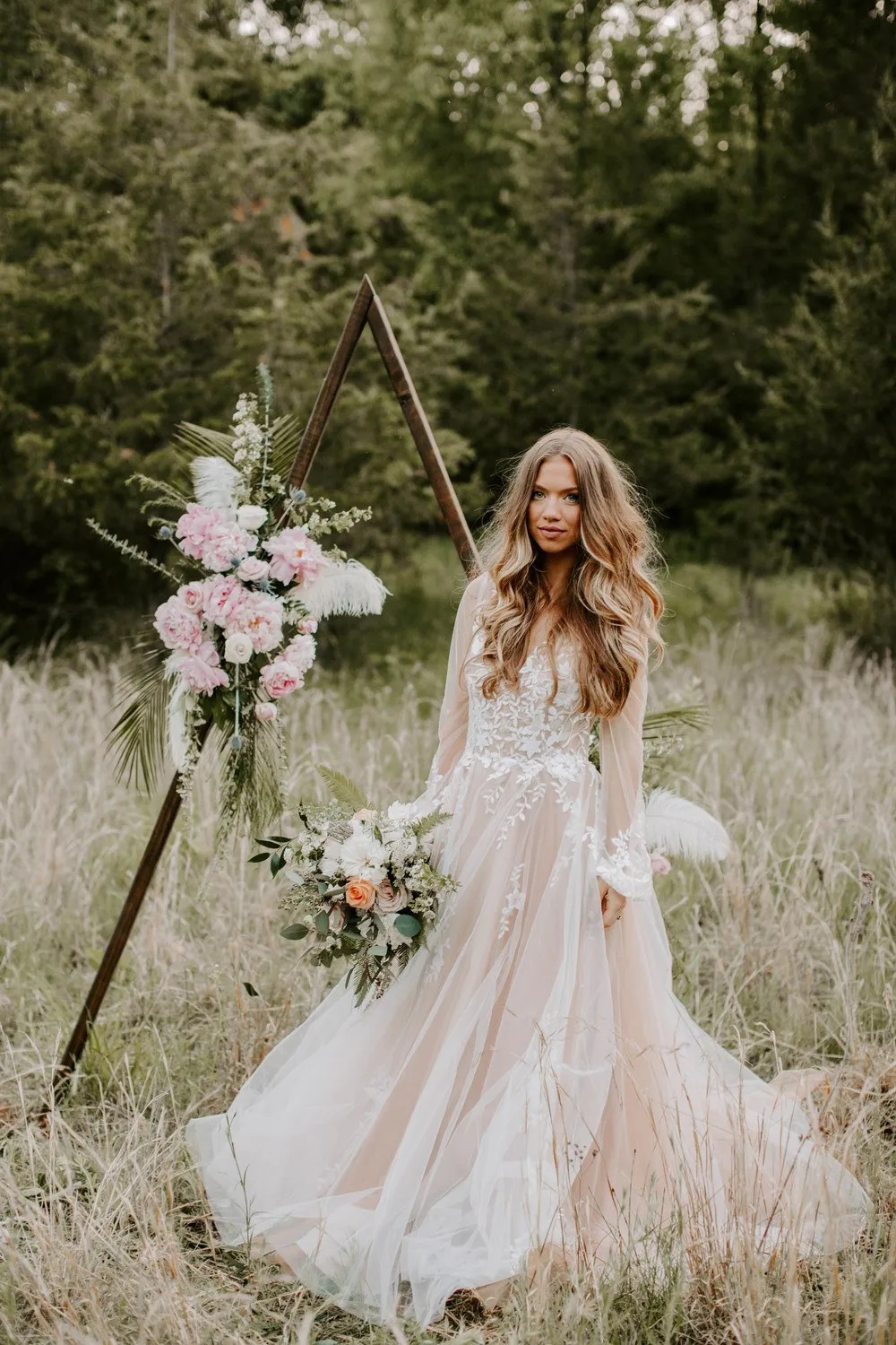 Exquisite Lace Appliques Long Sleeve Wedding Dress Sexy V-neck Rustic Wedding Dresses PIN0713