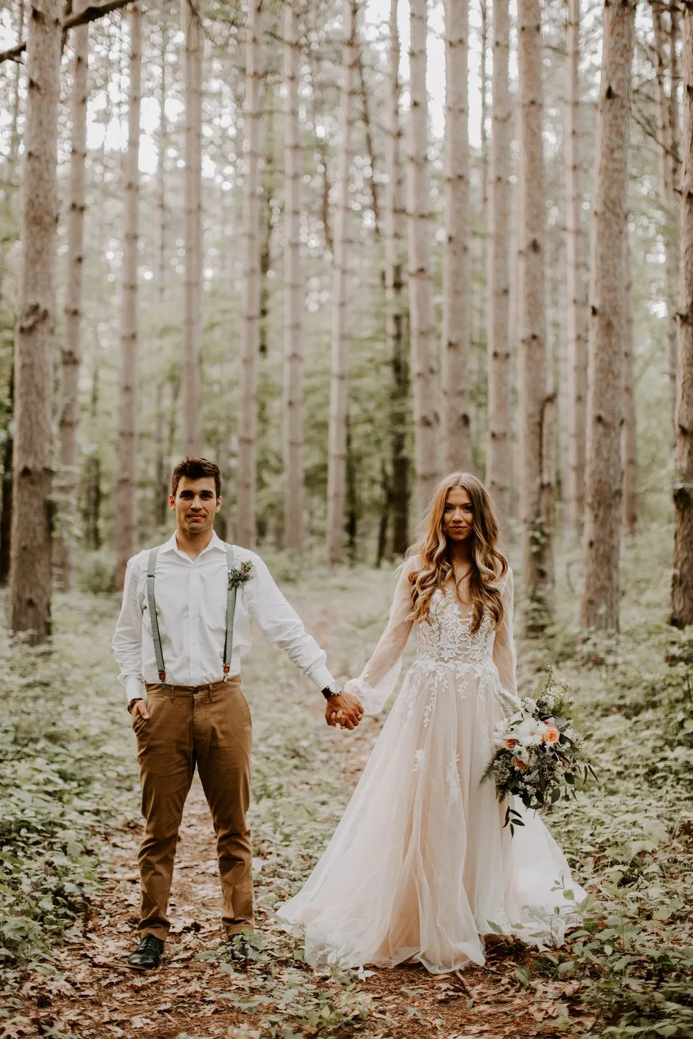 Exquisite Lace Appliques Long Sleeve Wedding Dress Sexy V-neck Rustic Wedding Dresses PIN0713