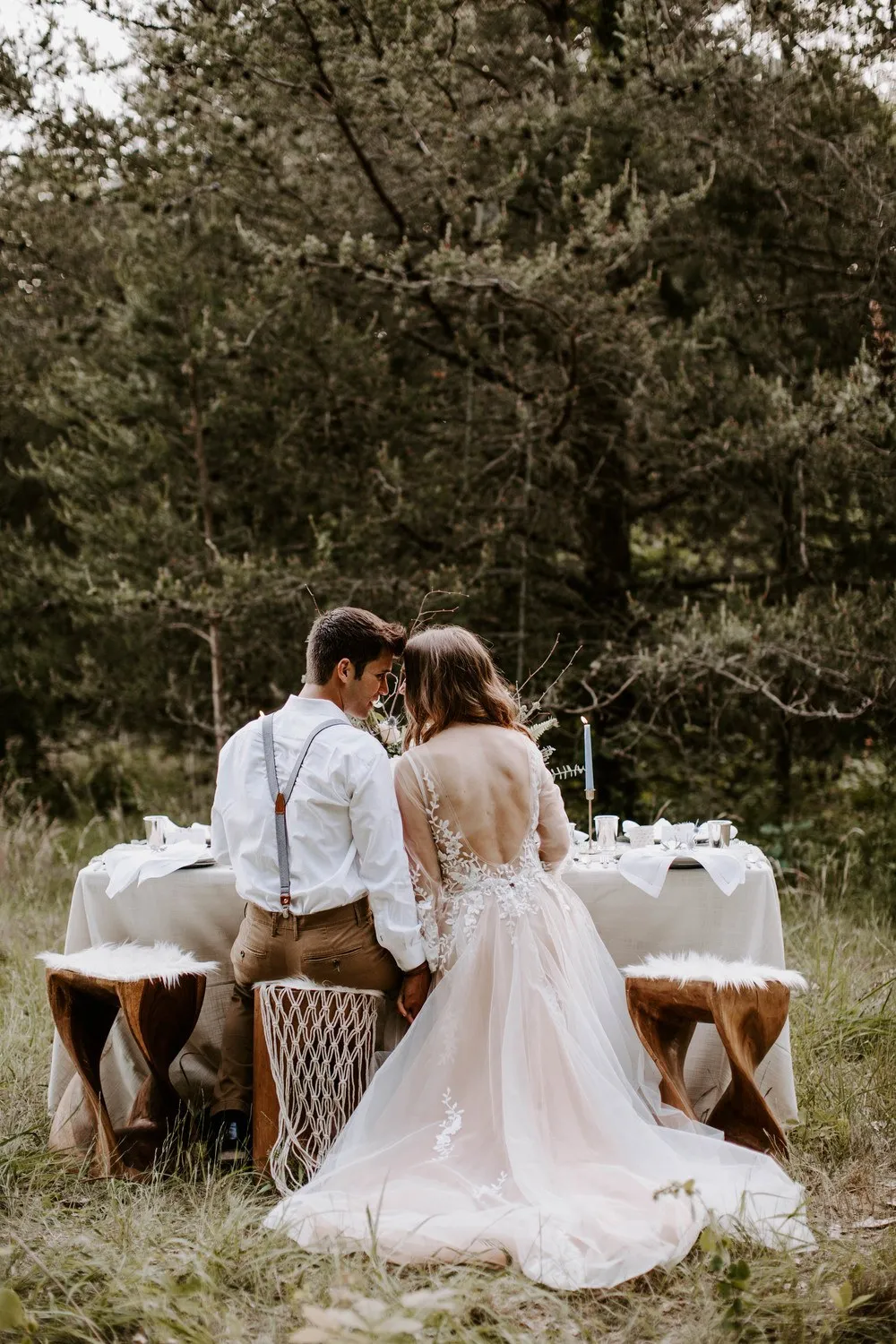 Exquisite Lace Appliques Long Sleeve Wedding Dress Sexy V-neck Rustic Wedding Dresses PIN0713