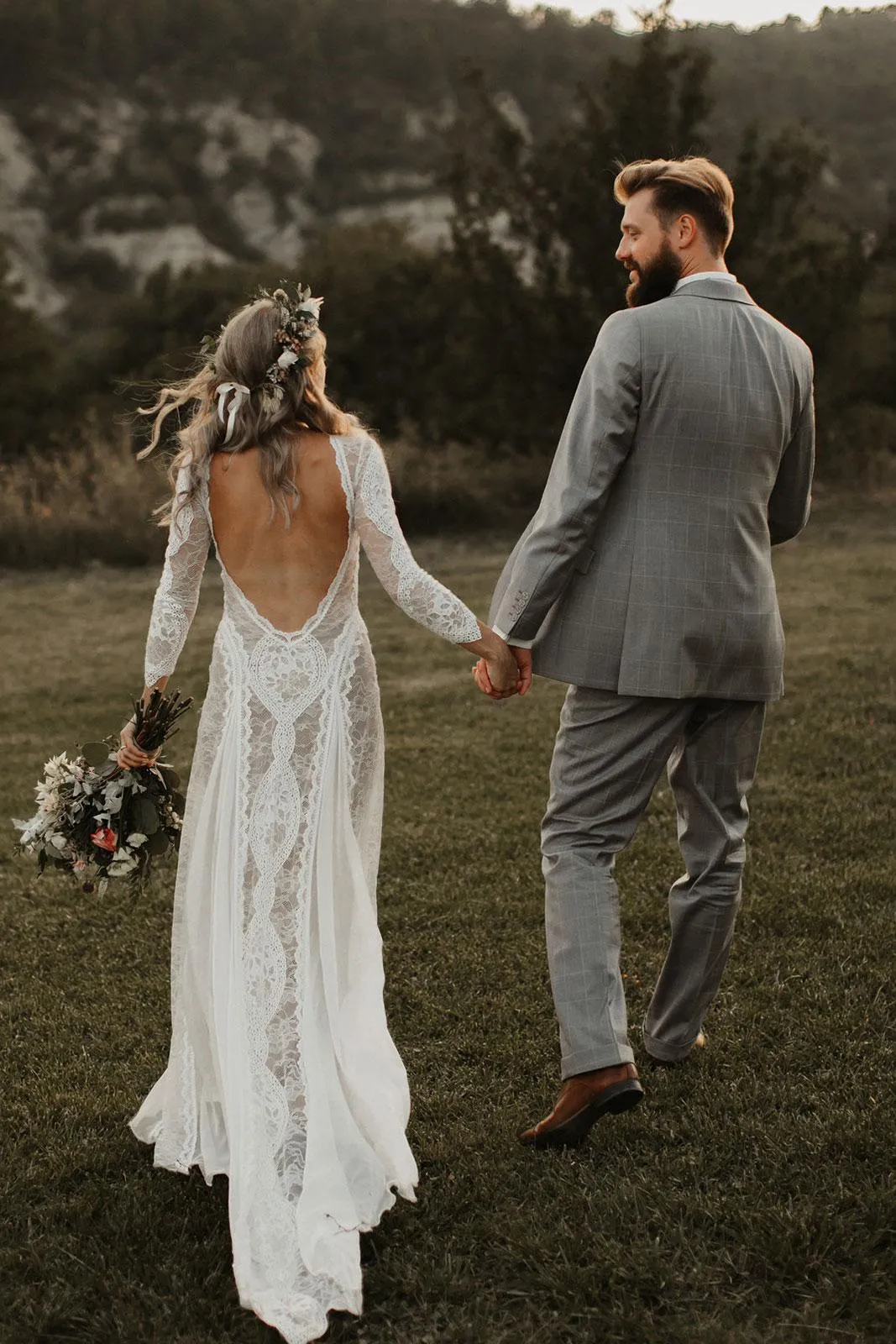 Exquisite Lace Long Sleeve Sexy Backless Rustic Wedding Dress Bridal Gown YRL115