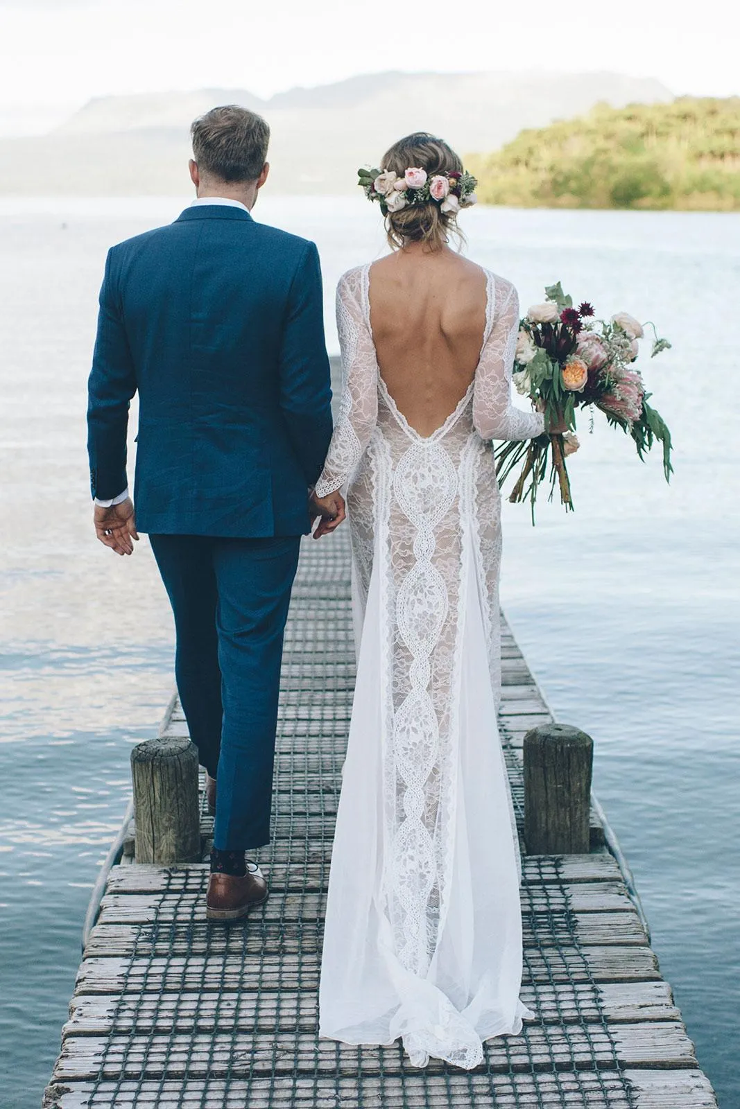 Exquisite Lace Long Sleeve Sexy Backless Rustic Wedding Dress Bridal Gown YRL115