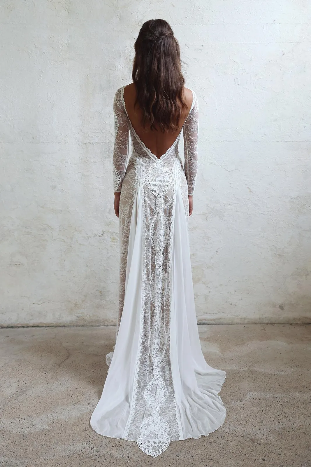 Exquisite Lace Long Sleeve Sexy Backless Rustic Wedding Dress Bridal Gown YRL115