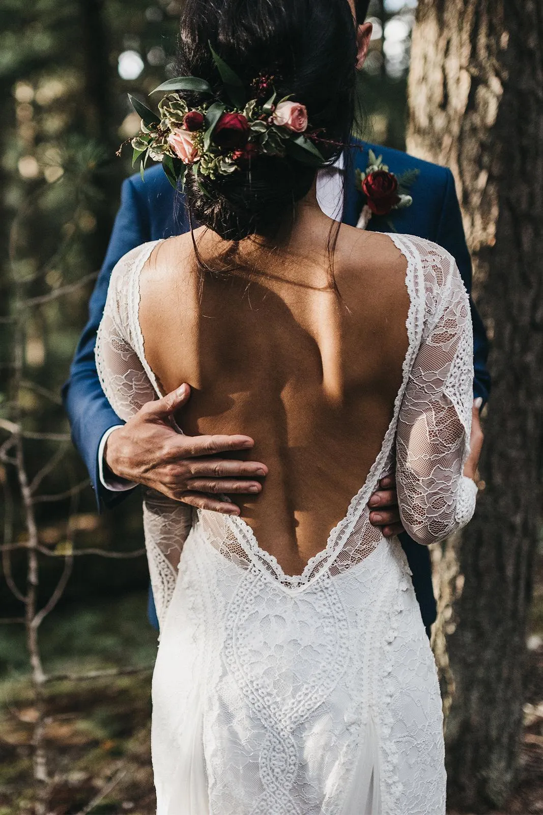 Exquisite Lace Long Sleeve Sexy Backless Rustic Wedding Dress Bridal Gown YRL115