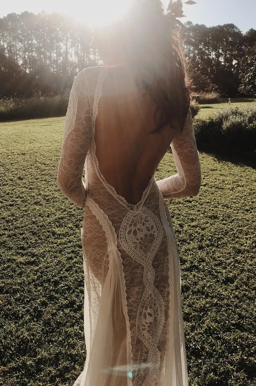 Exquisite Lace Long Sleeve Sexy Backless Rustic Wedding Dress Bridal Gown YRL115