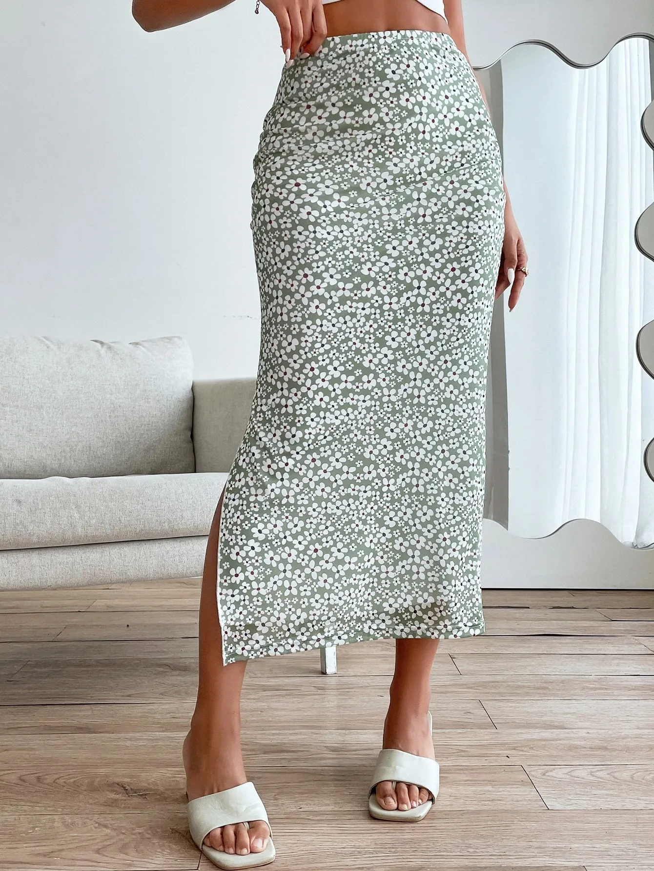 Falda floral de malla con abertura