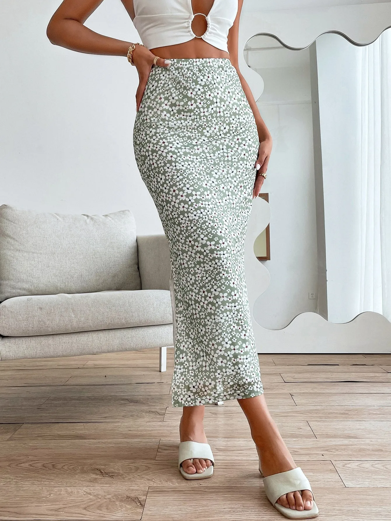 Falda floral de malla con abertura