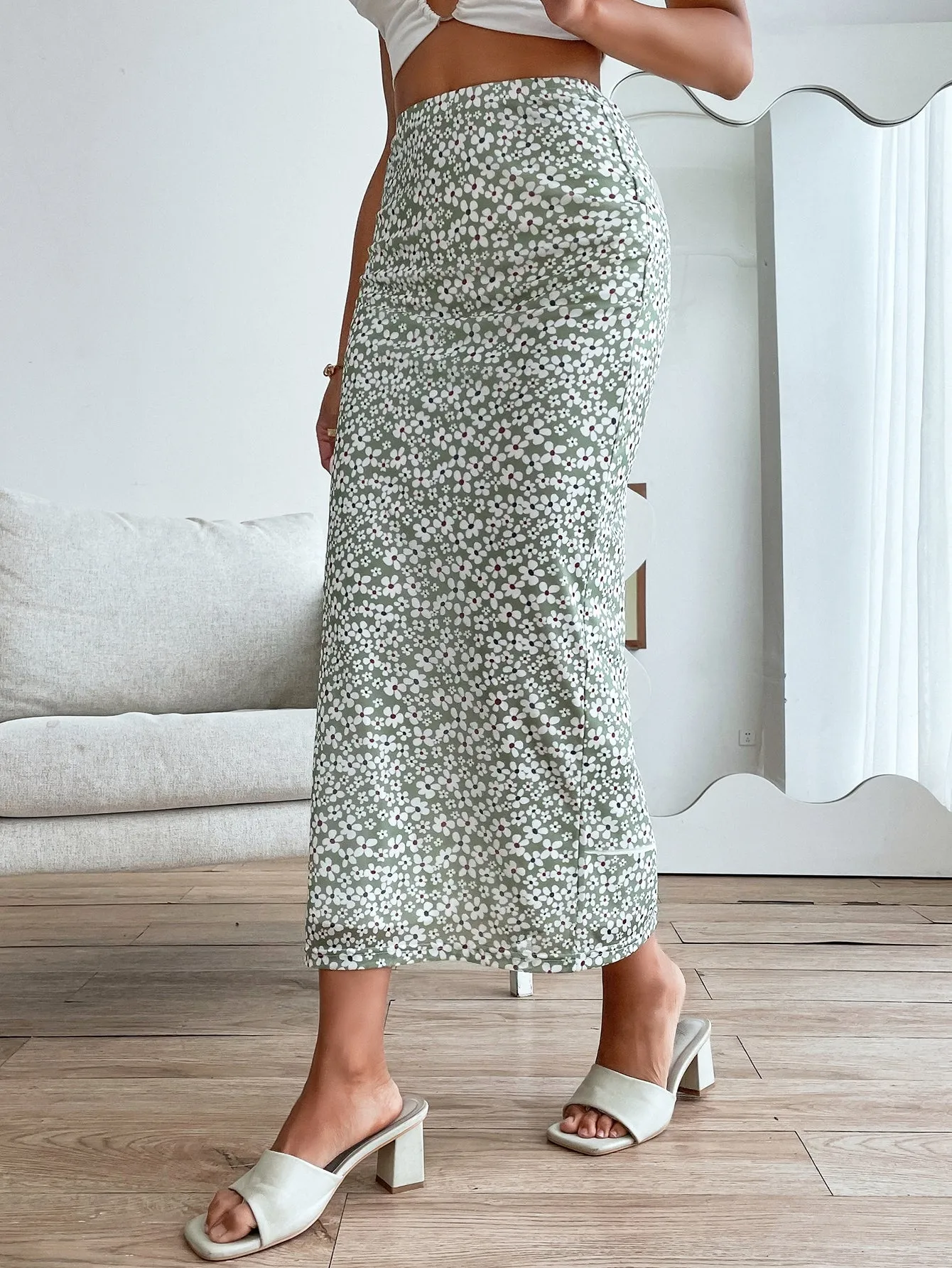 Falda floral de malla con abertura