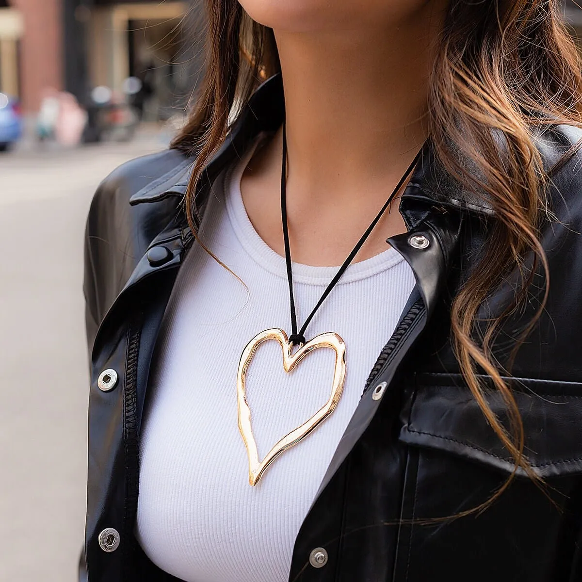 Geometric Chunky Hollow Heart Pendant Velvet Necklace