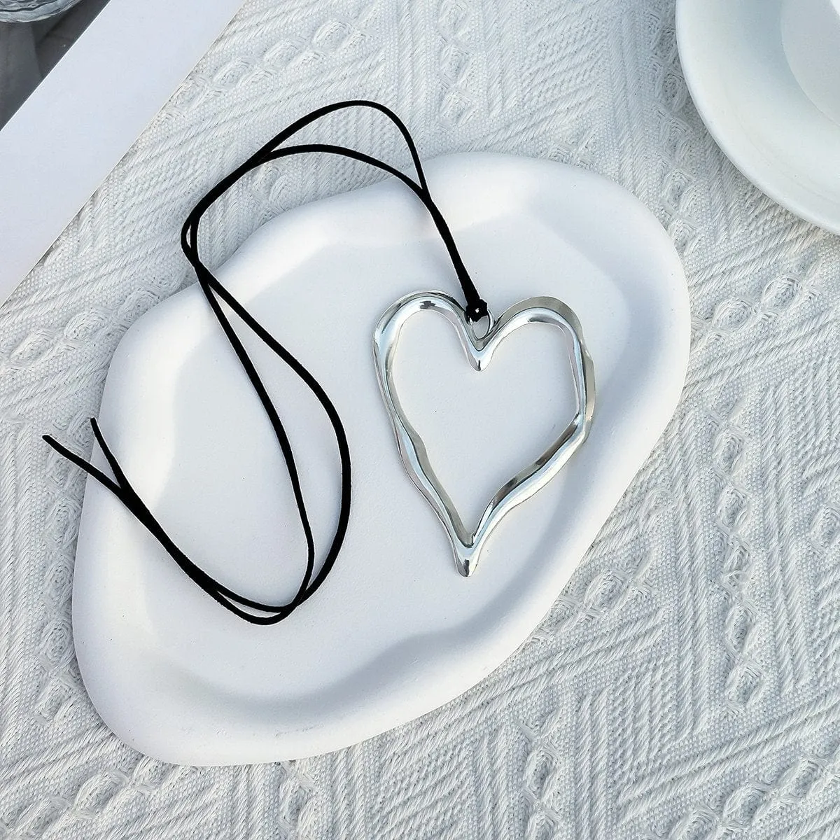 Geometric Chunky Hollow Heart Pendant Velvet Necklace