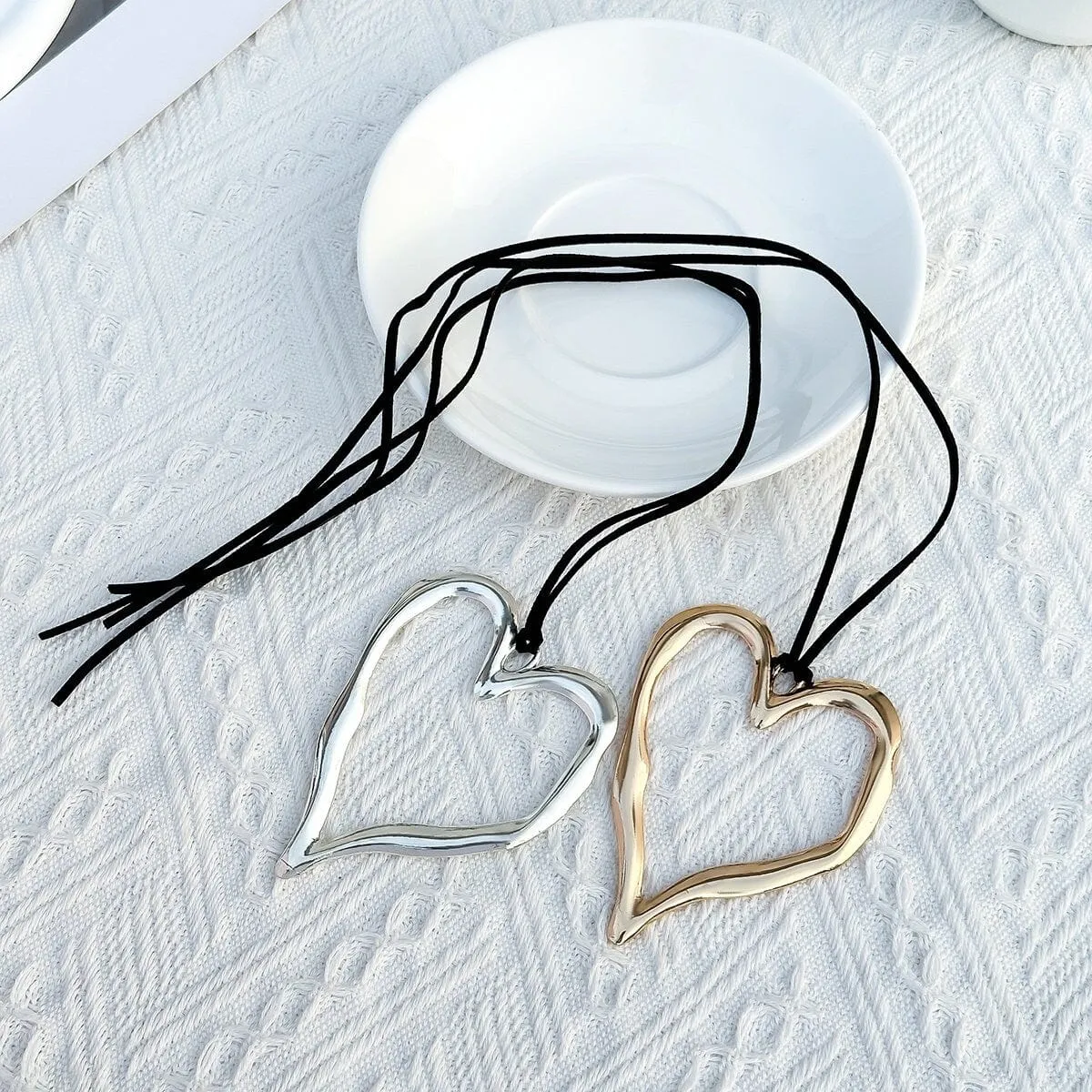 Geometric Chunky Hollow Heart Pendant Velvet Necklace