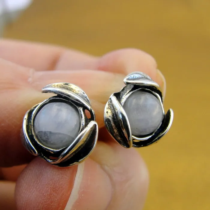 Hadar Designers Floral Handmade Sterling Silver Gray Agate Stud Earrings (gr)