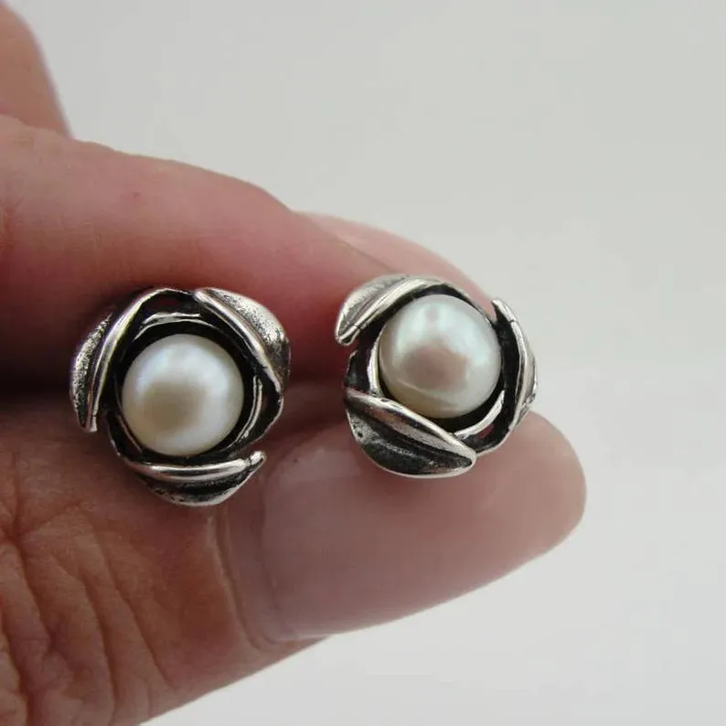 Hadar Designers Stud Earrings Floral Handmade Sterling Silver Green cz Stone (gr
