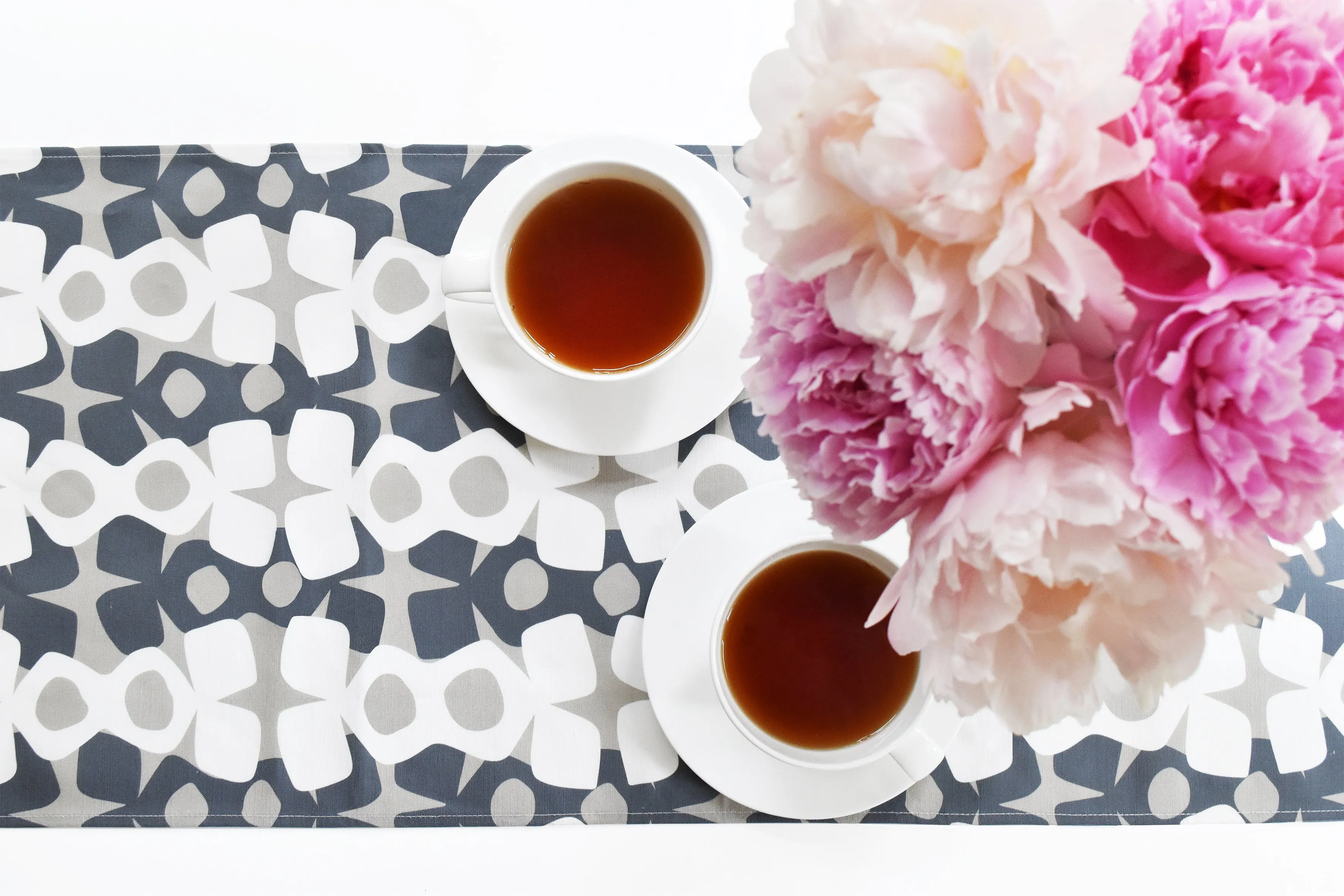 Hoop Linen Cotton Table Runner (14x90) – Ink