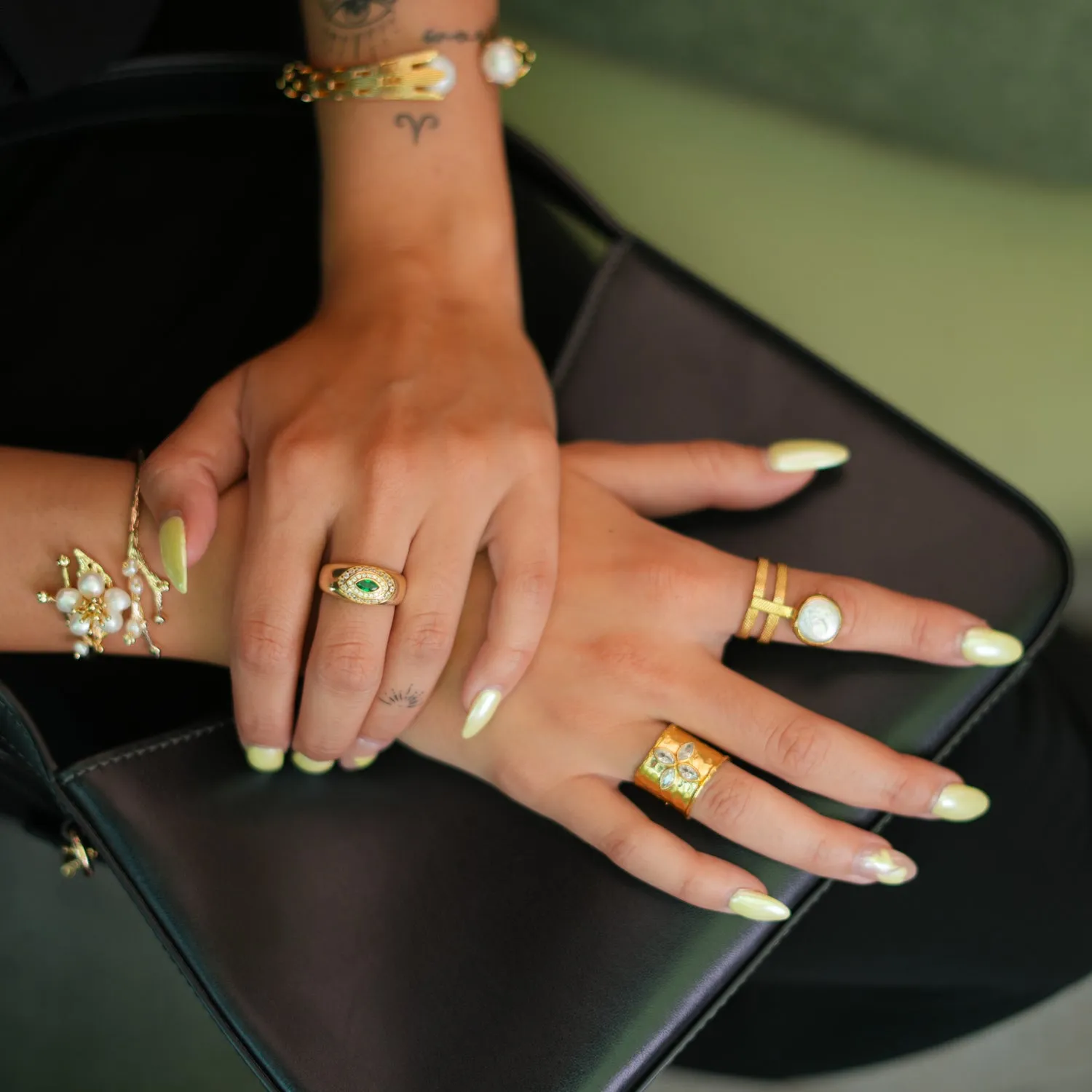 Isis Pearl & Gold Chunky Mystic Ring
