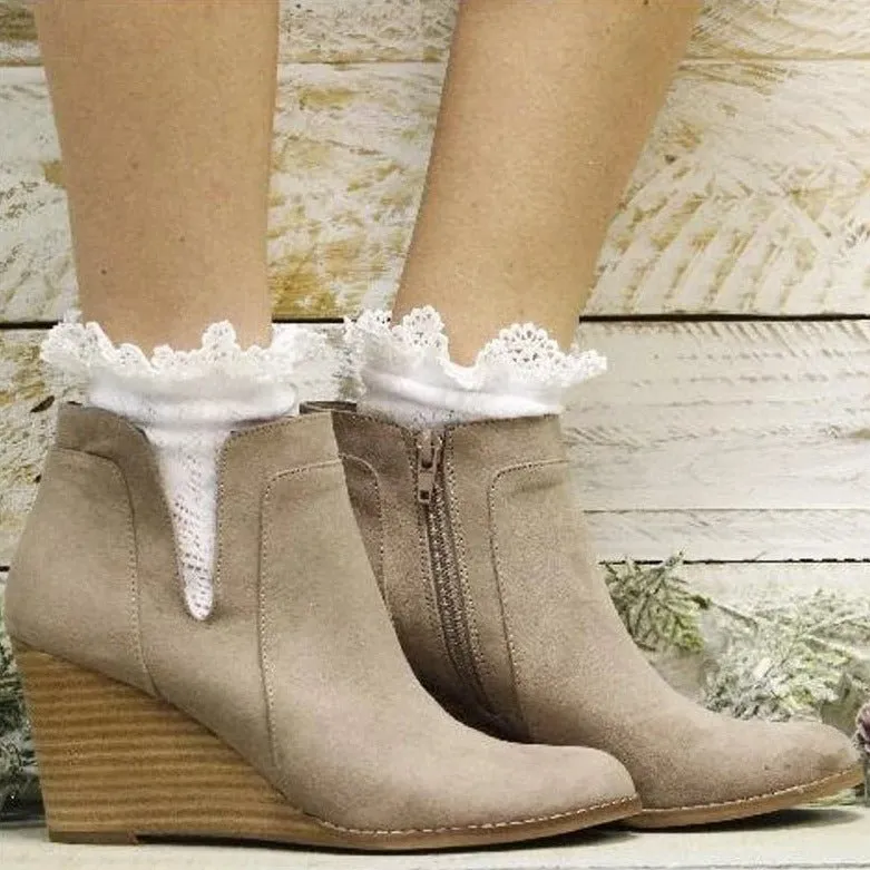 LACE crochet lace ankle socks - white