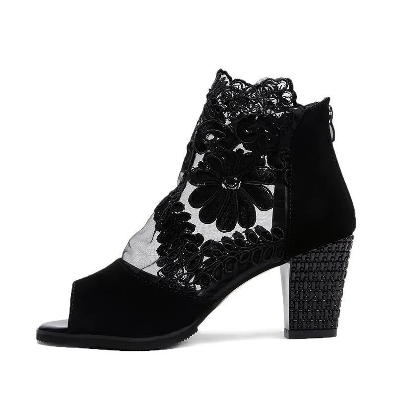 Lace Decorated Striped Coarse Heel Shoes