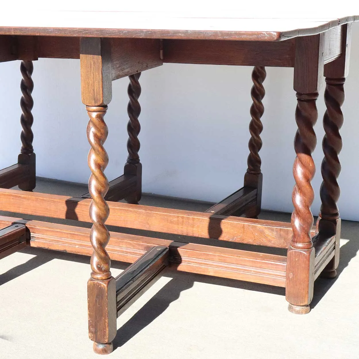 Large English William and Mary Oak Drop-Leaf Gateleg Dining Table