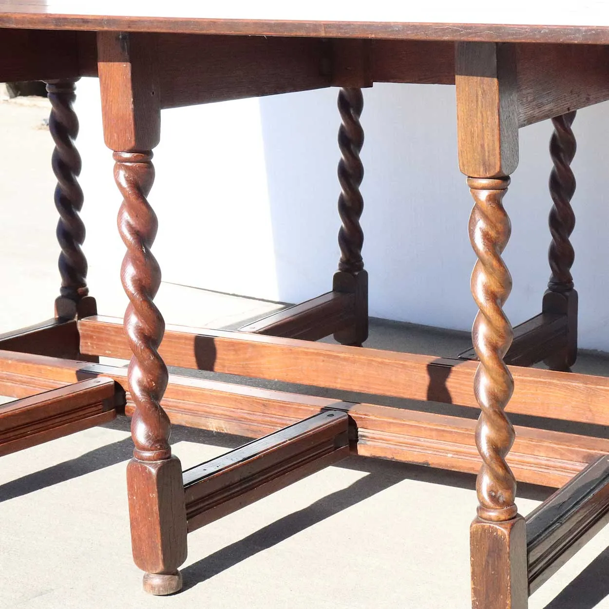 Large English William and Mary Oak Drop-Leaf Gateleg Dining Table