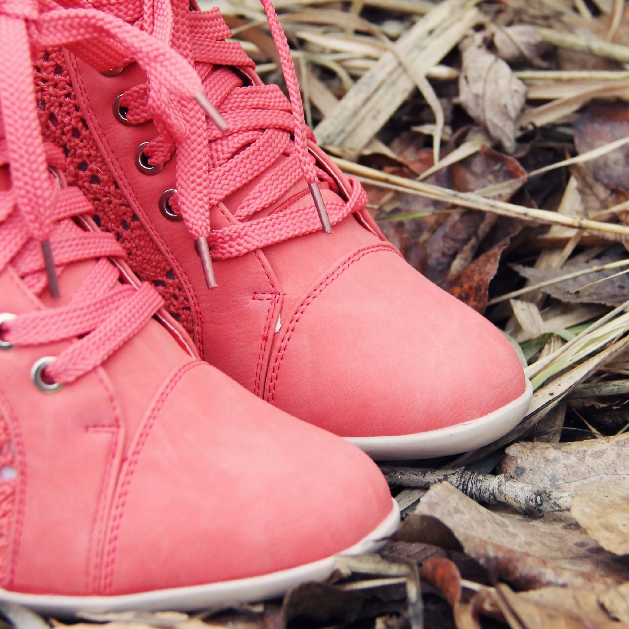 Meadow Lace Booties in Rose