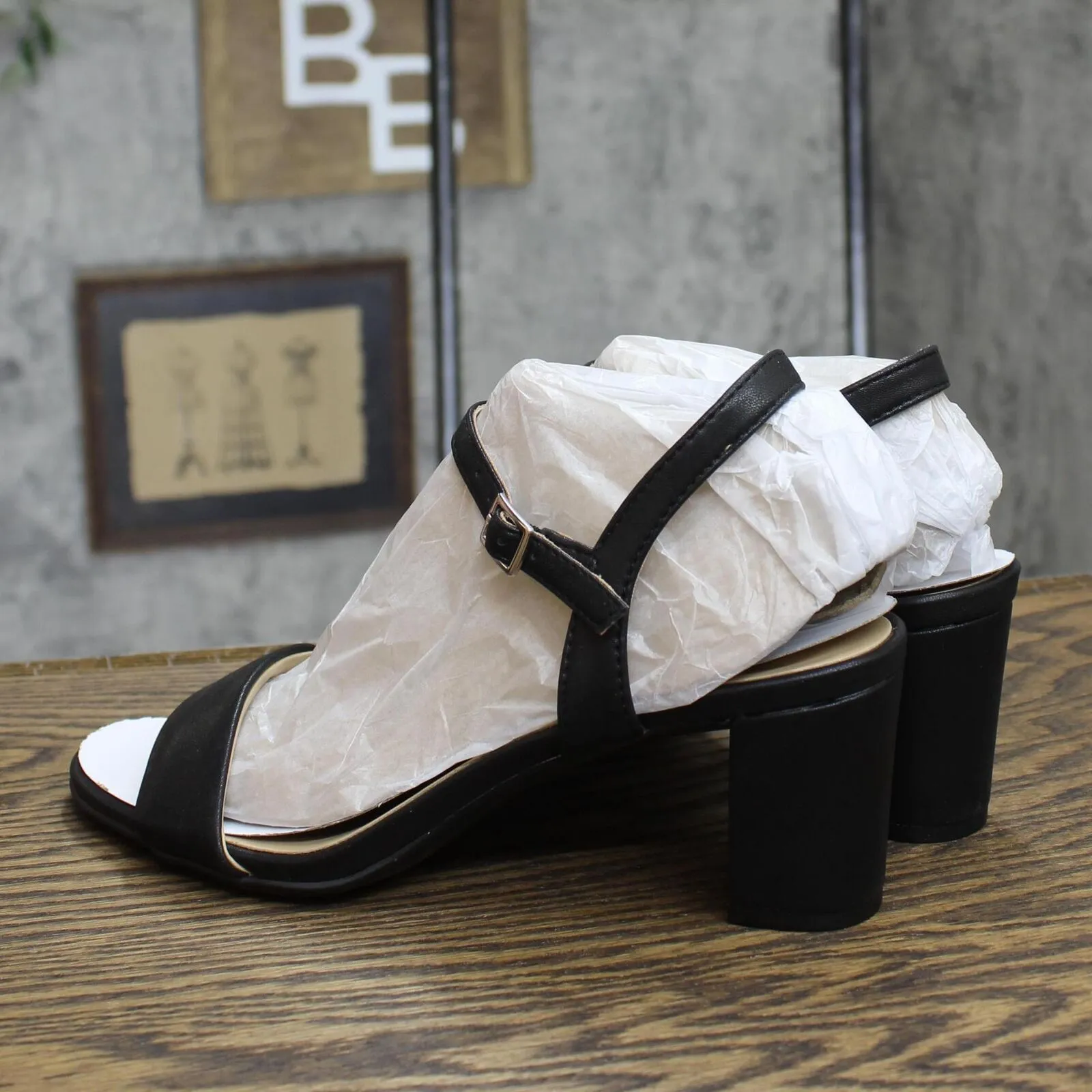 Naturalizer Women Bristol Ankle Strap Chunky Block Heel Sandal Black Smooth 8.5W