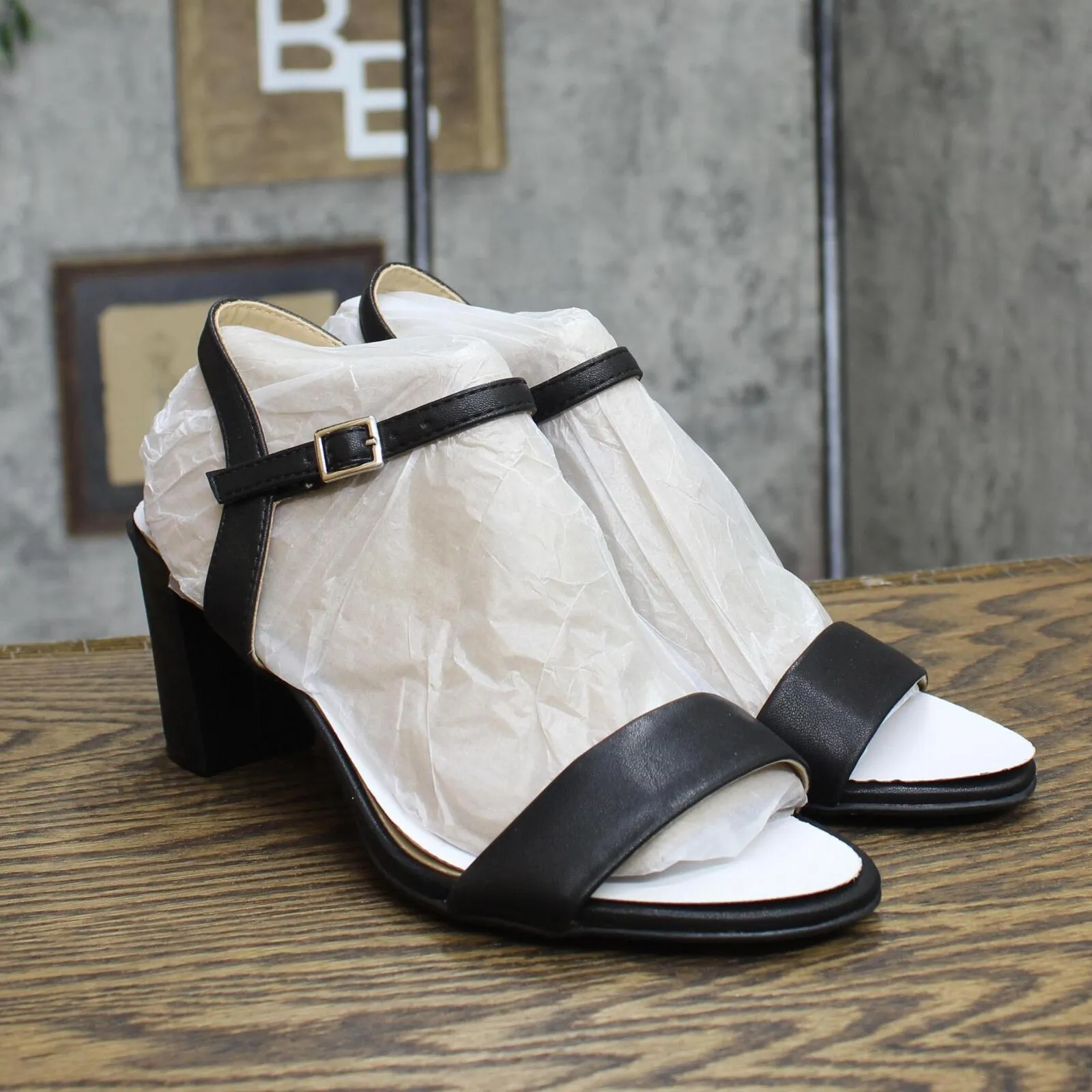 Naturalizer Women Bristol Ankle Strap Chunky Block Heel Sandal Black Smooth 8.5W