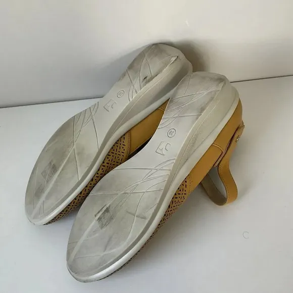 Revere Osaka Mustard French Laser Leather Mary Jane Womens Size 8