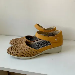 Revere Osaka Mustard French Laser Leather Mary Jane Womens Size 8