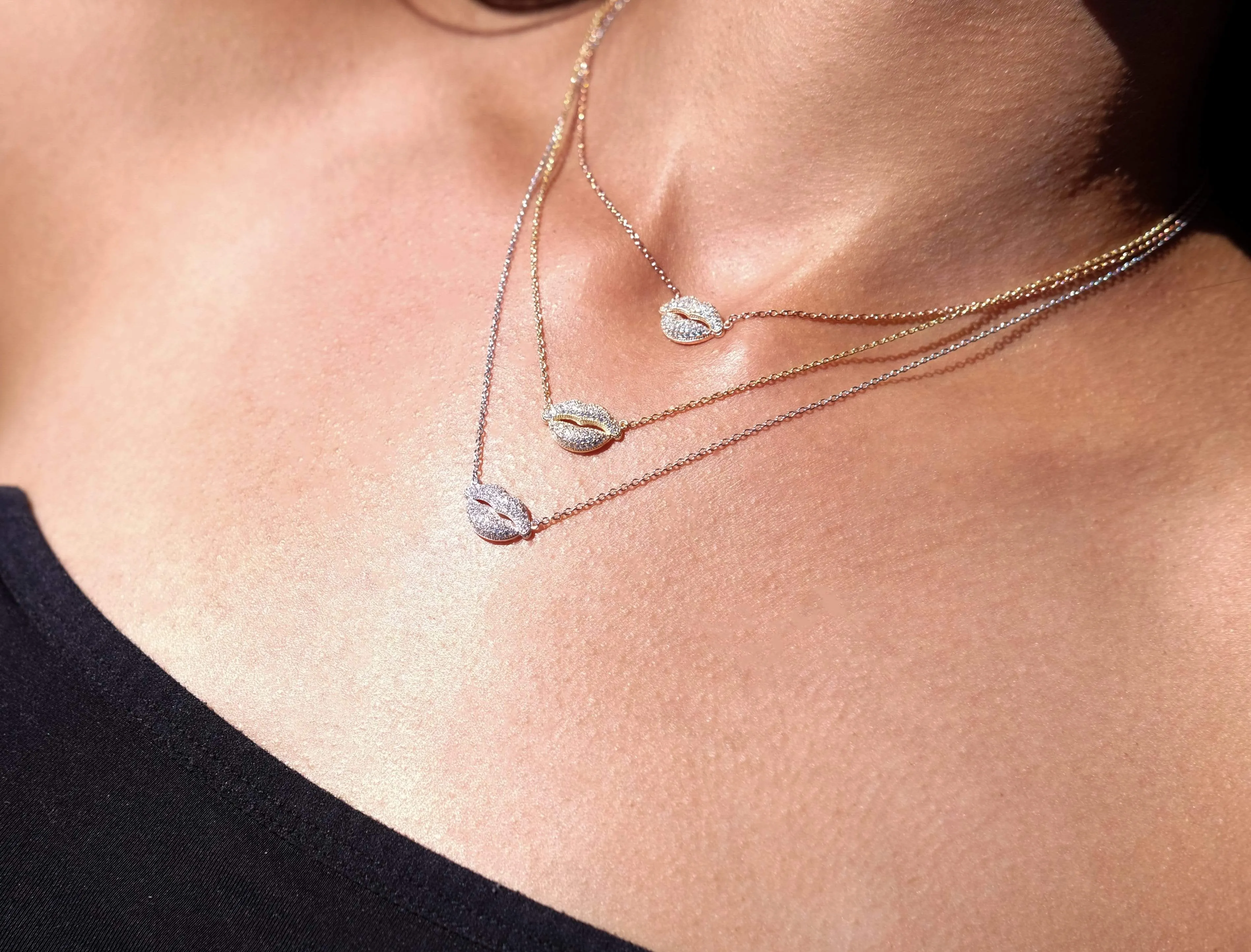 Scarlet Pouty Lip necklace