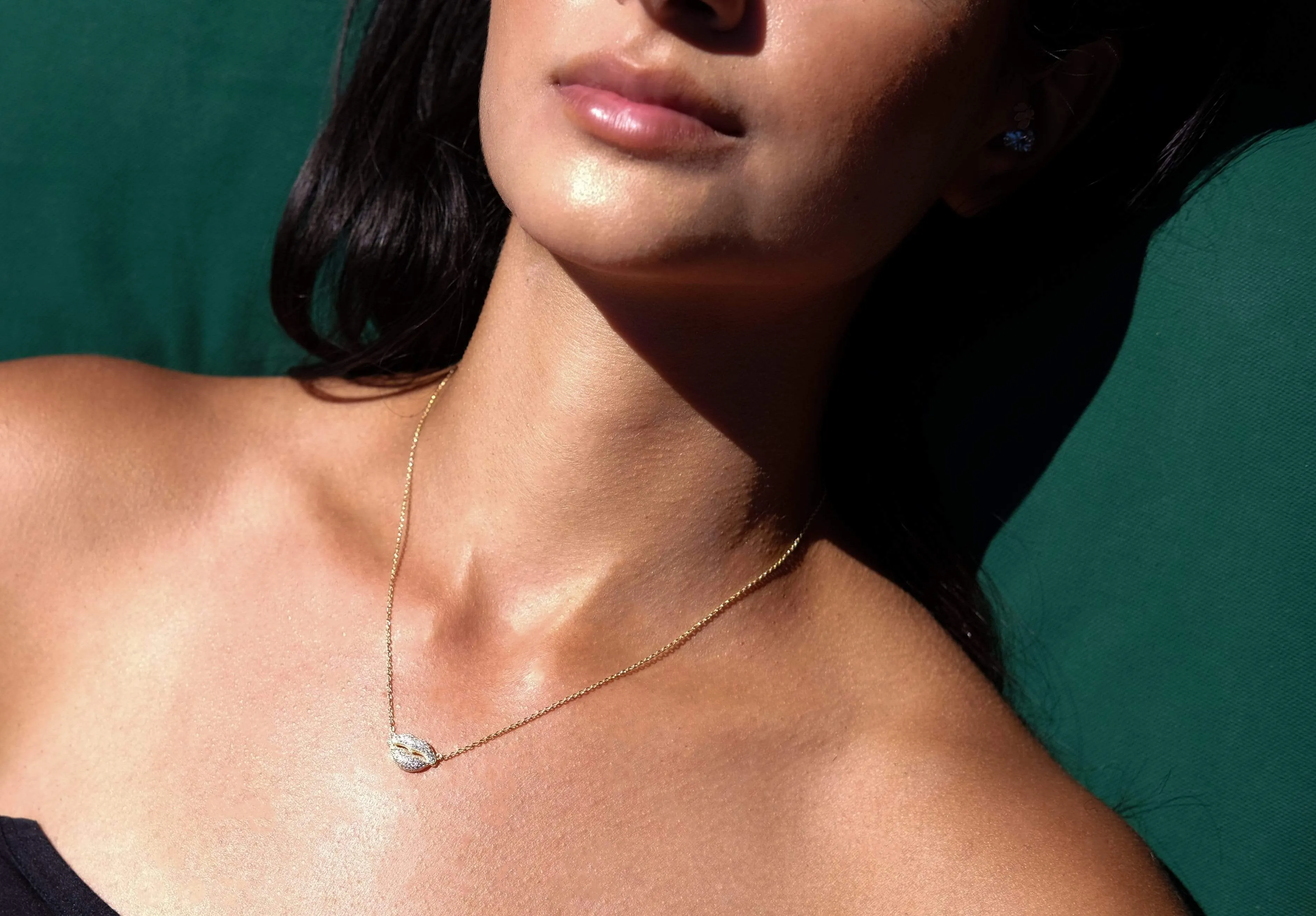 Scarlet Pouty Lip necklace