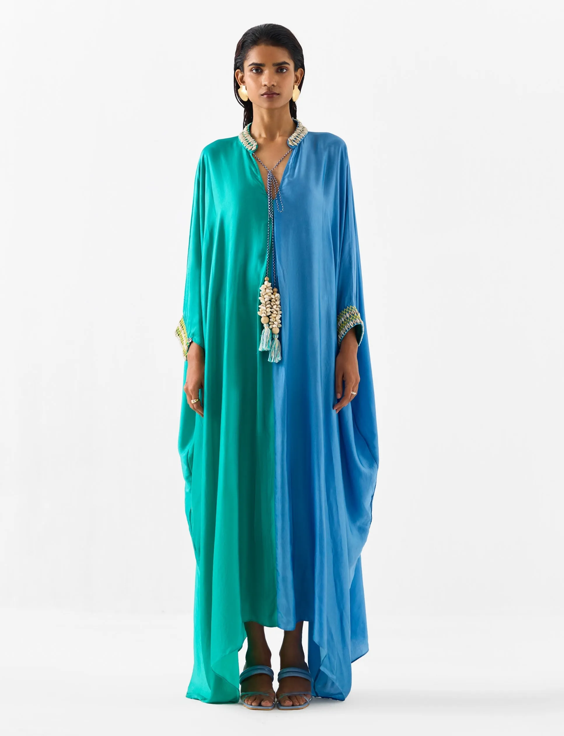Seashore blue sea green kimono