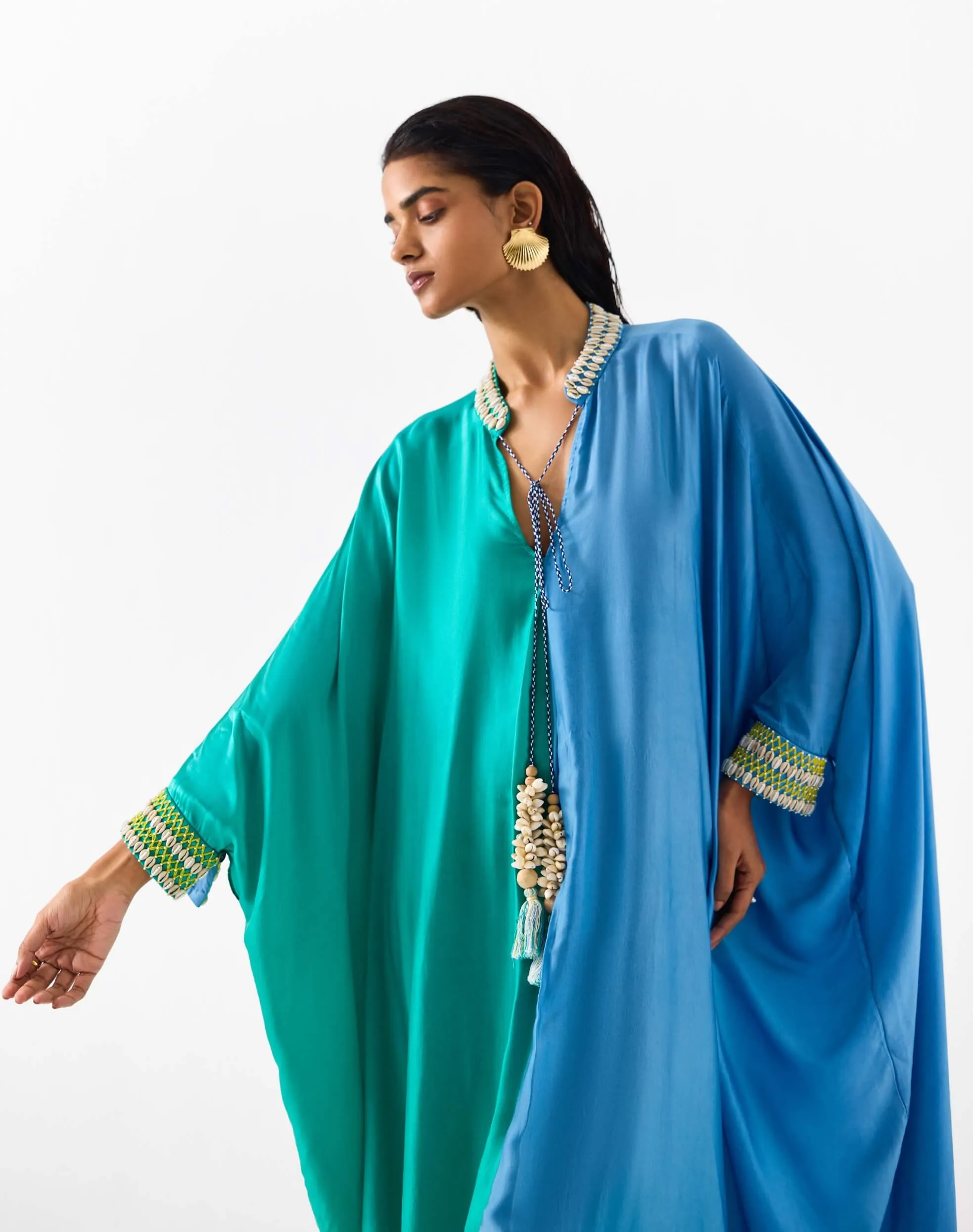 Seashore blue sea green kimono