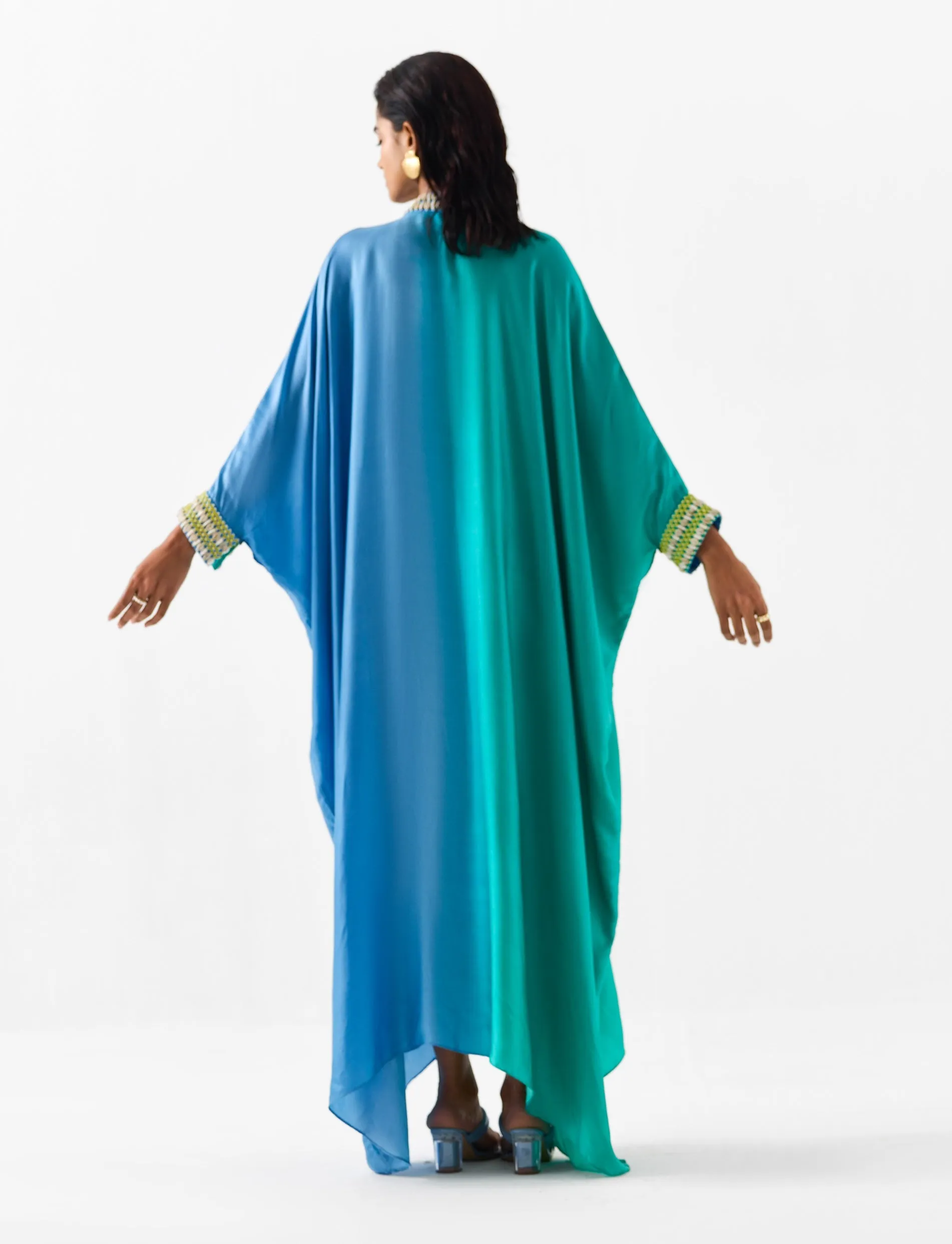 Seashore blue sea green kimono