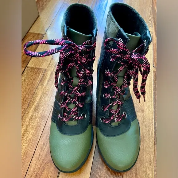 Sorel Youth Size 3 Lexie Wedge Camo Lace Up Boot