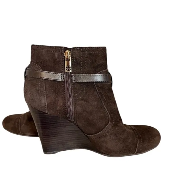 TORY BURCH Aeden Logo Wedge brown suede bootie 8Preppy boho Coastal luxe