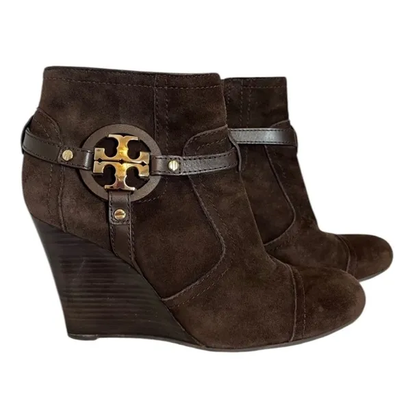 TORY BURCH Aeden Logo Wedge brown suede bootie 8Preppy boho Coastal luxe